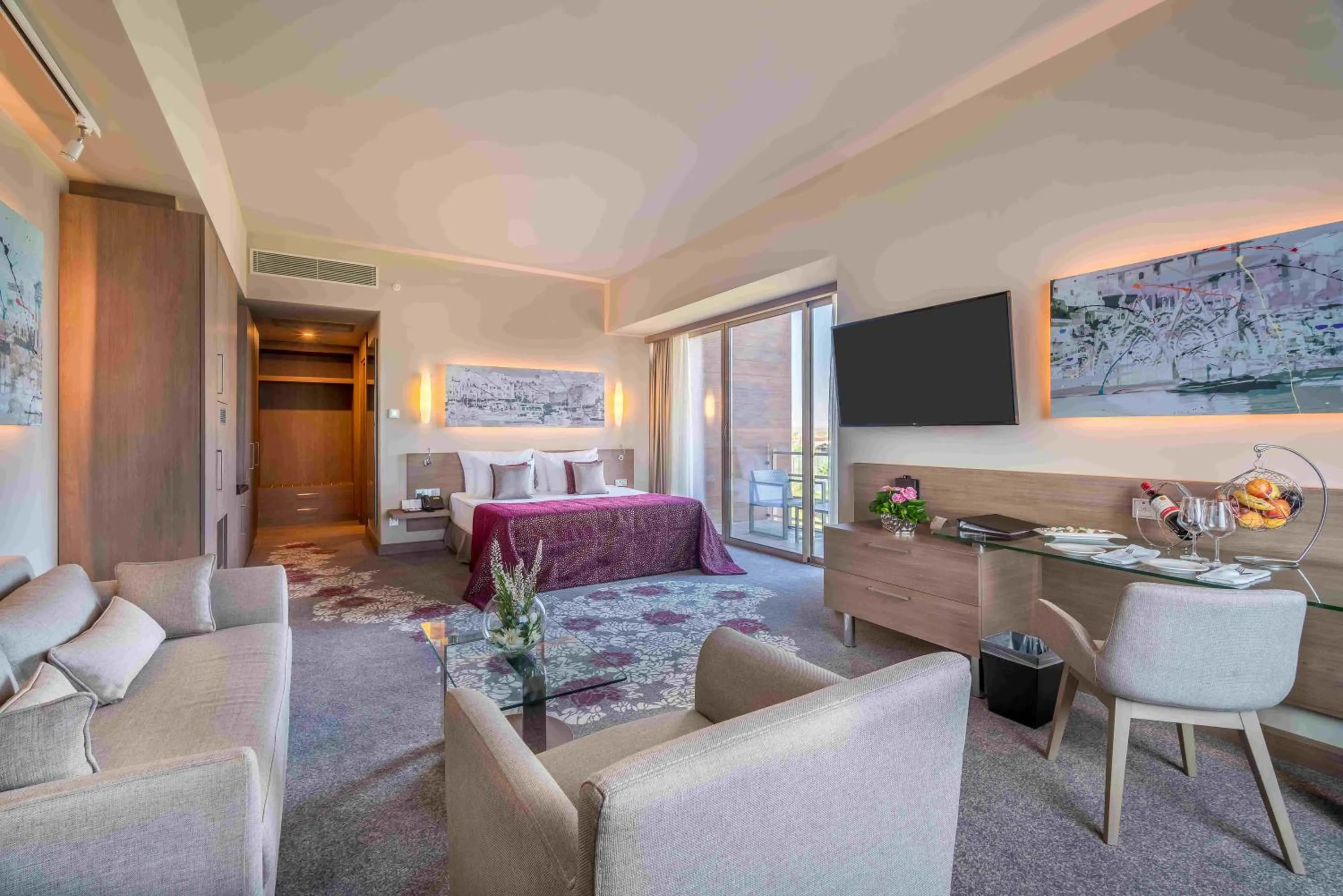 Communal lounge/ TV room in Concorde Luxury Resort & Casino