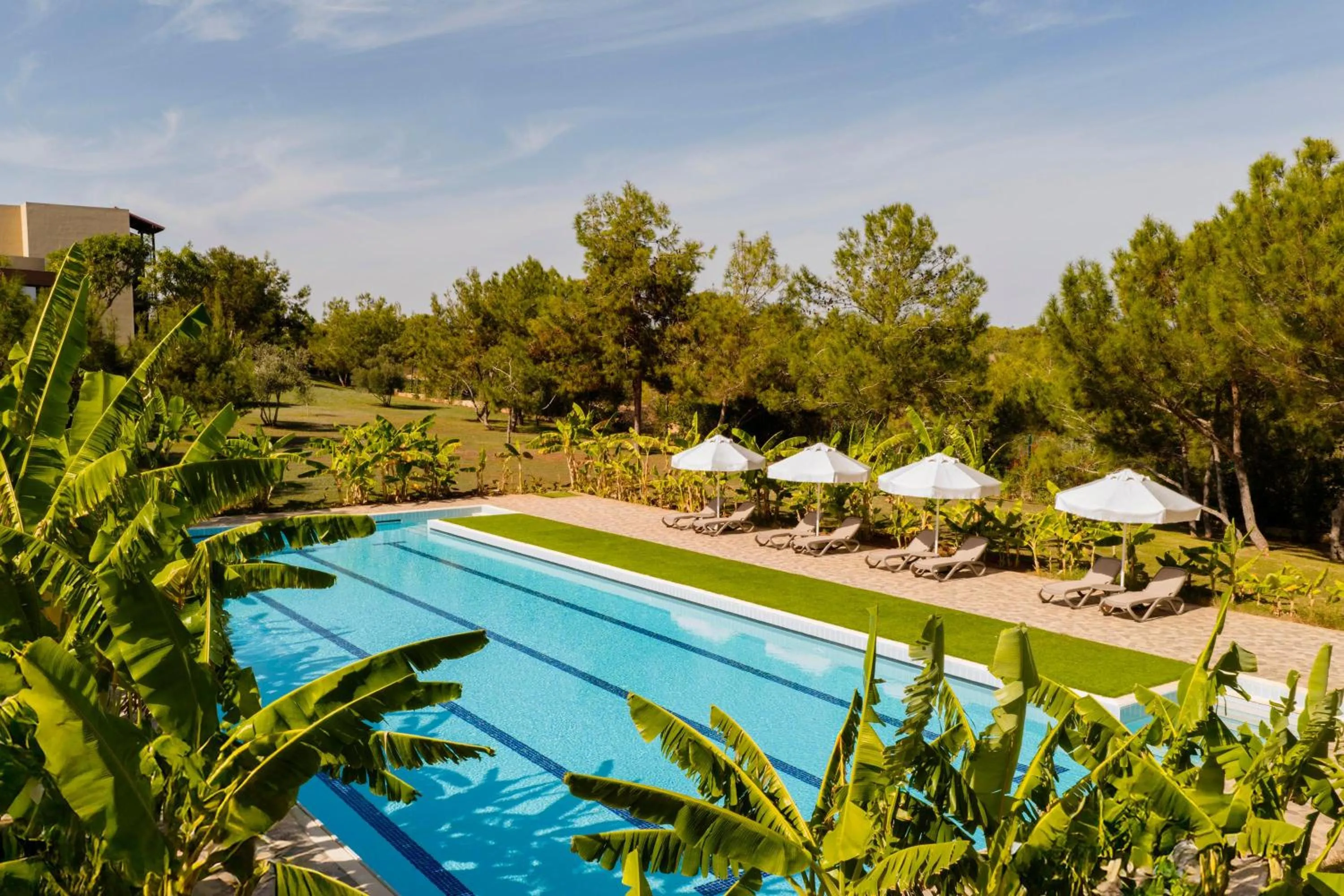 Swimming pool in Concorde Luxury Resort & Casino