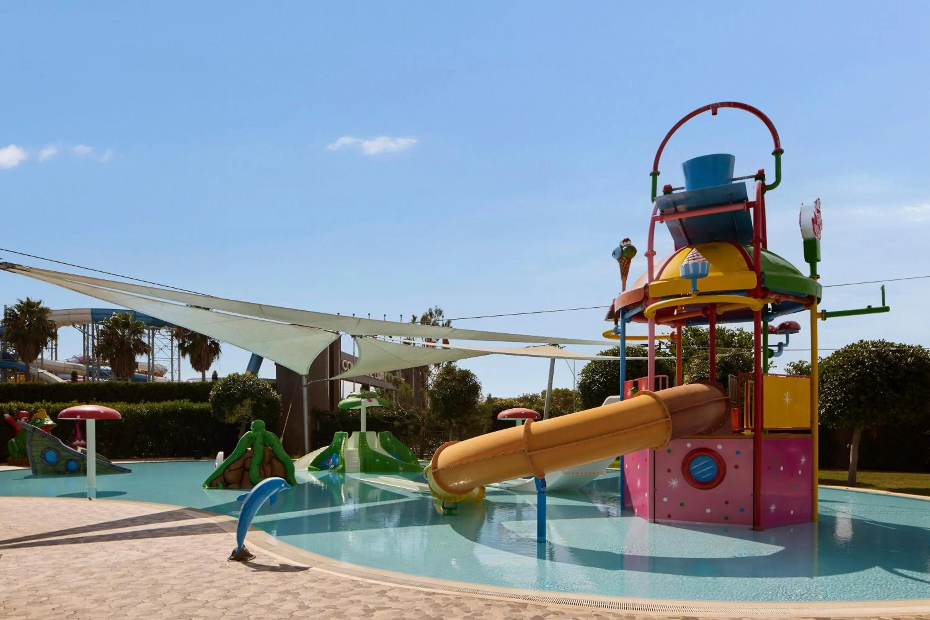Swimming pool in Concorde Luxury Resort & Casino