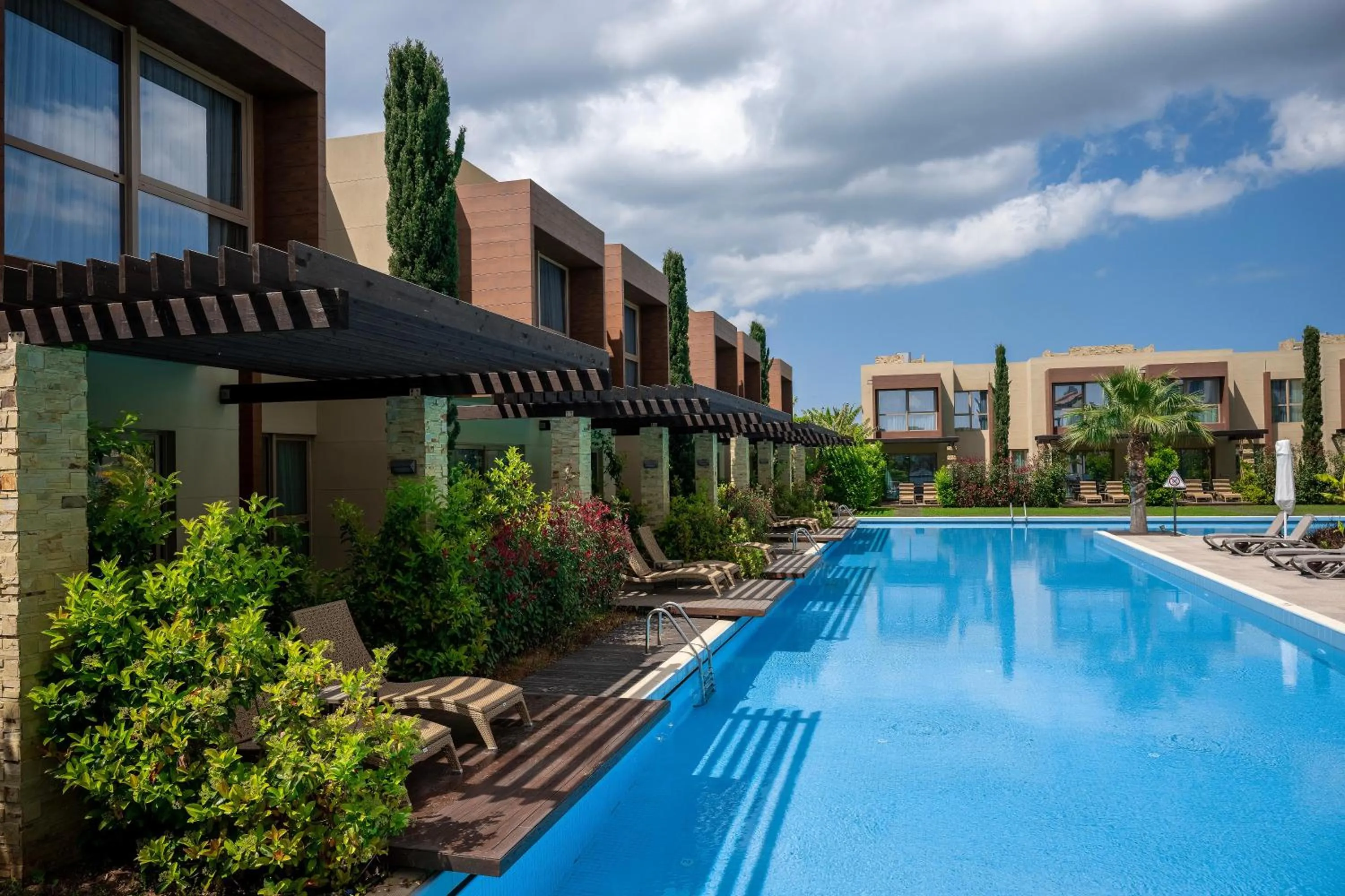 Swimming pool in Concorde Luxury Resort & Casino
