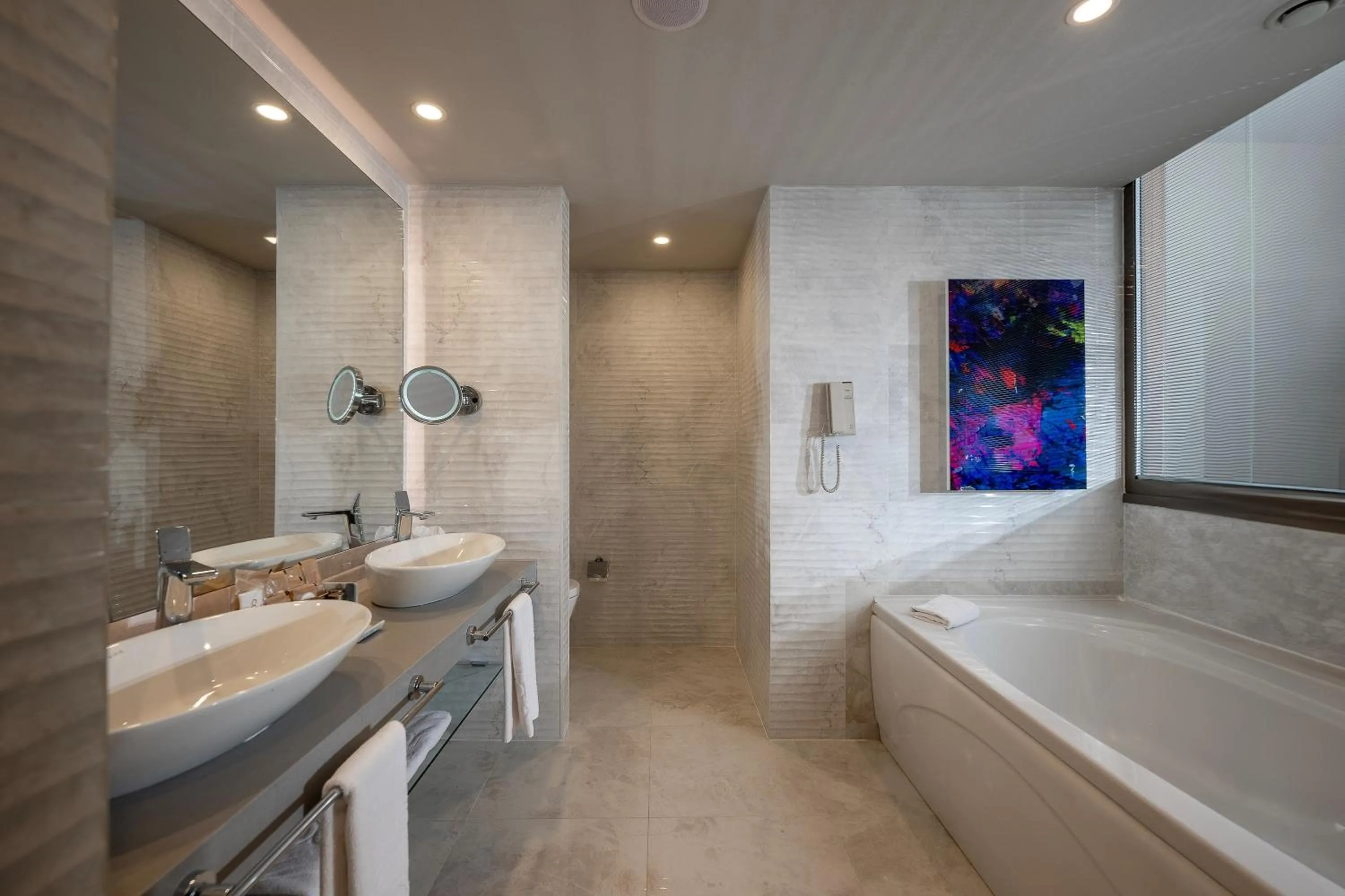 Hot Tub in Concorde Luxury Resort & Casino