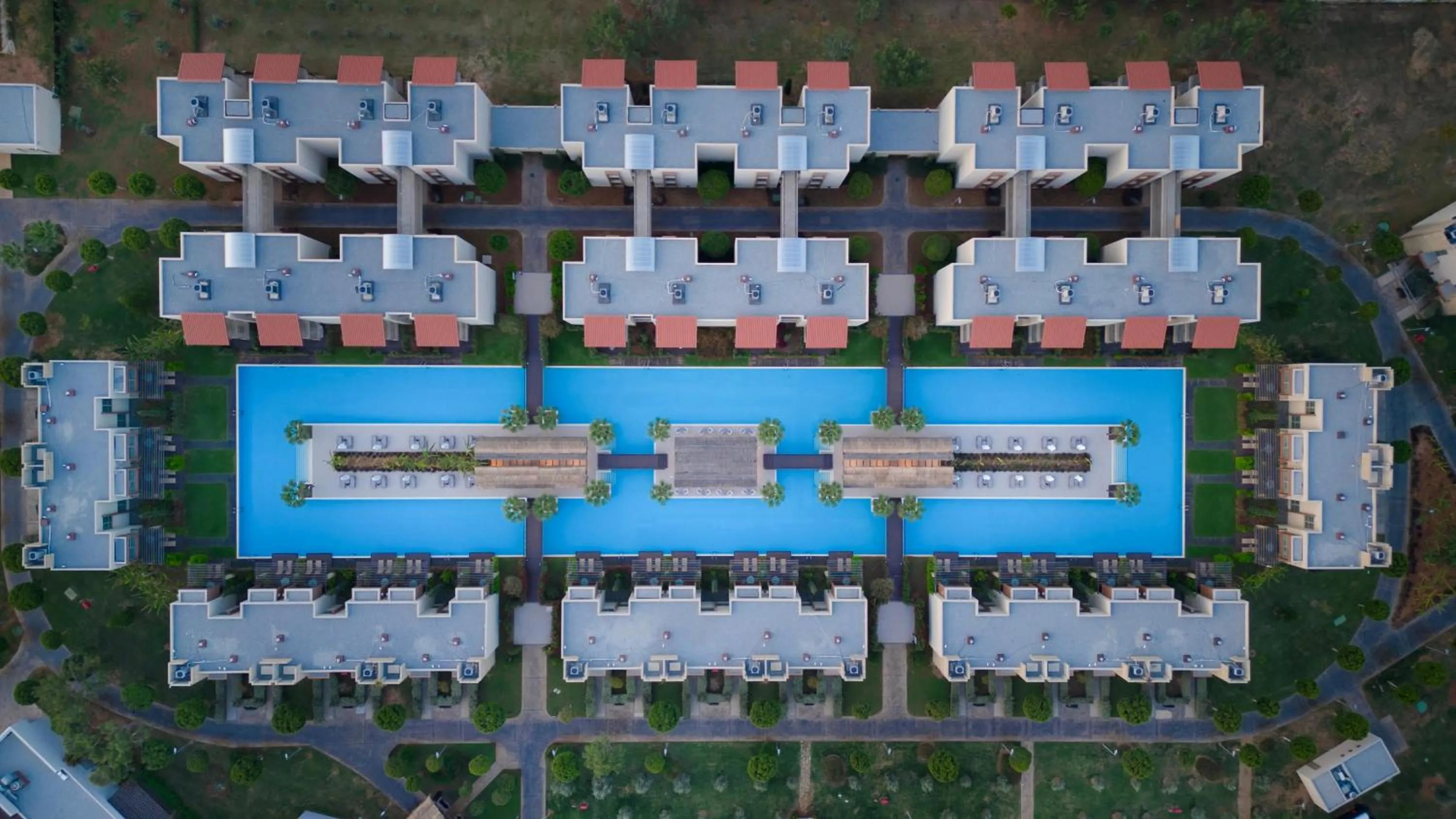 Swimming pool in Concorde Luxury Resort & Casino