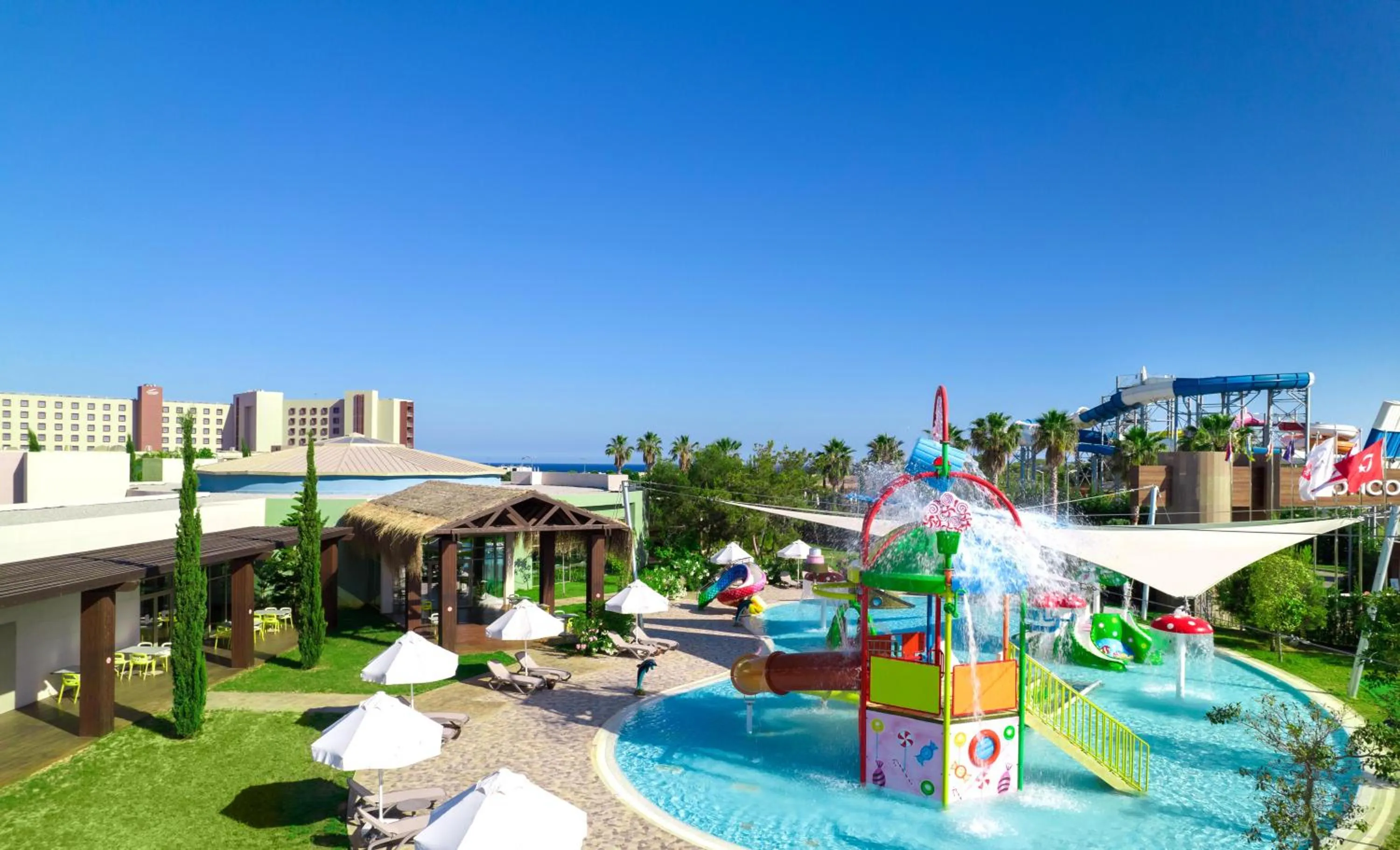 Swimming pool in Concorde Luxury Resort & Casino