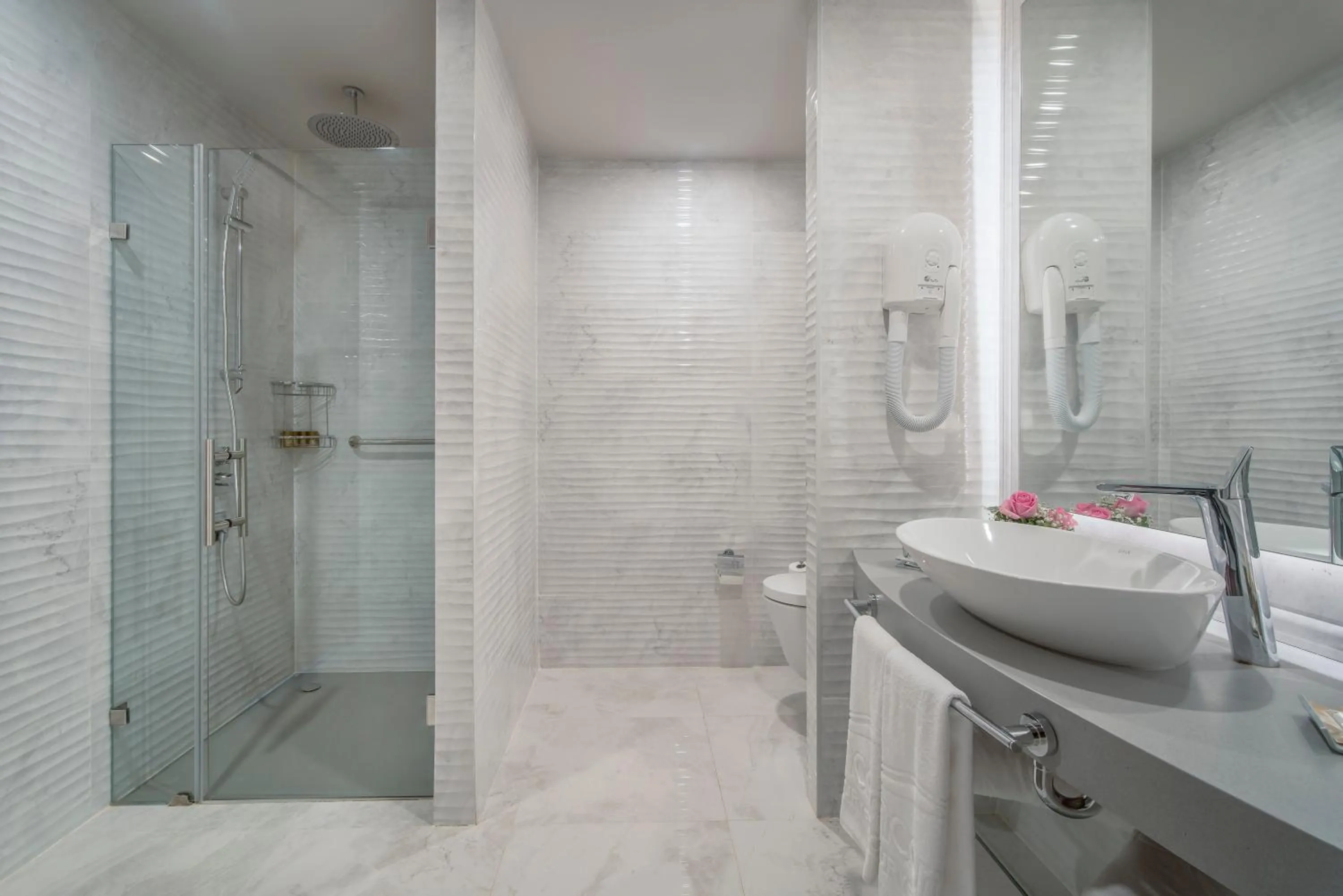 Shower in Concorde Luxury Resort & Casino