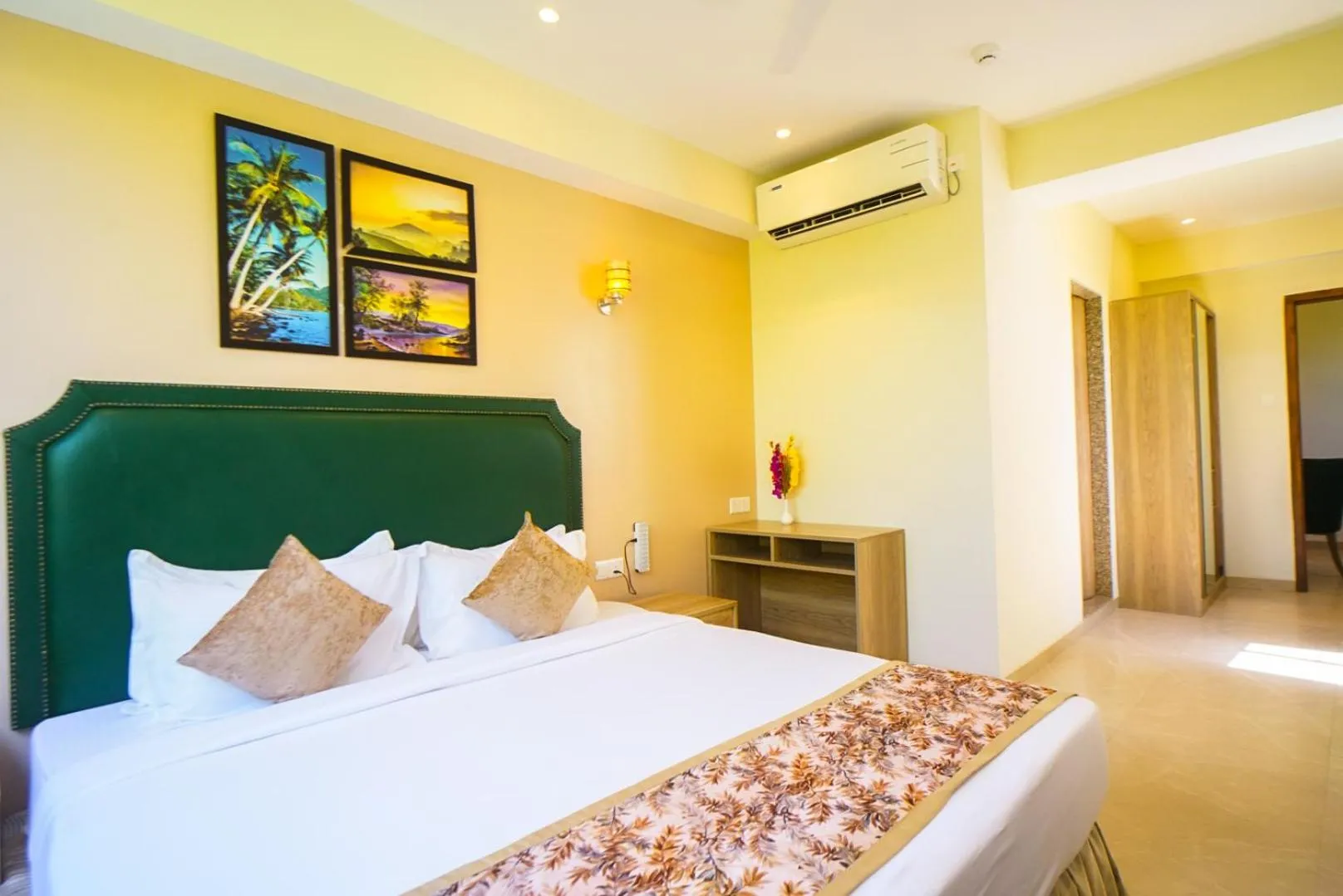 Bedroom, Bed in Hotel Flora