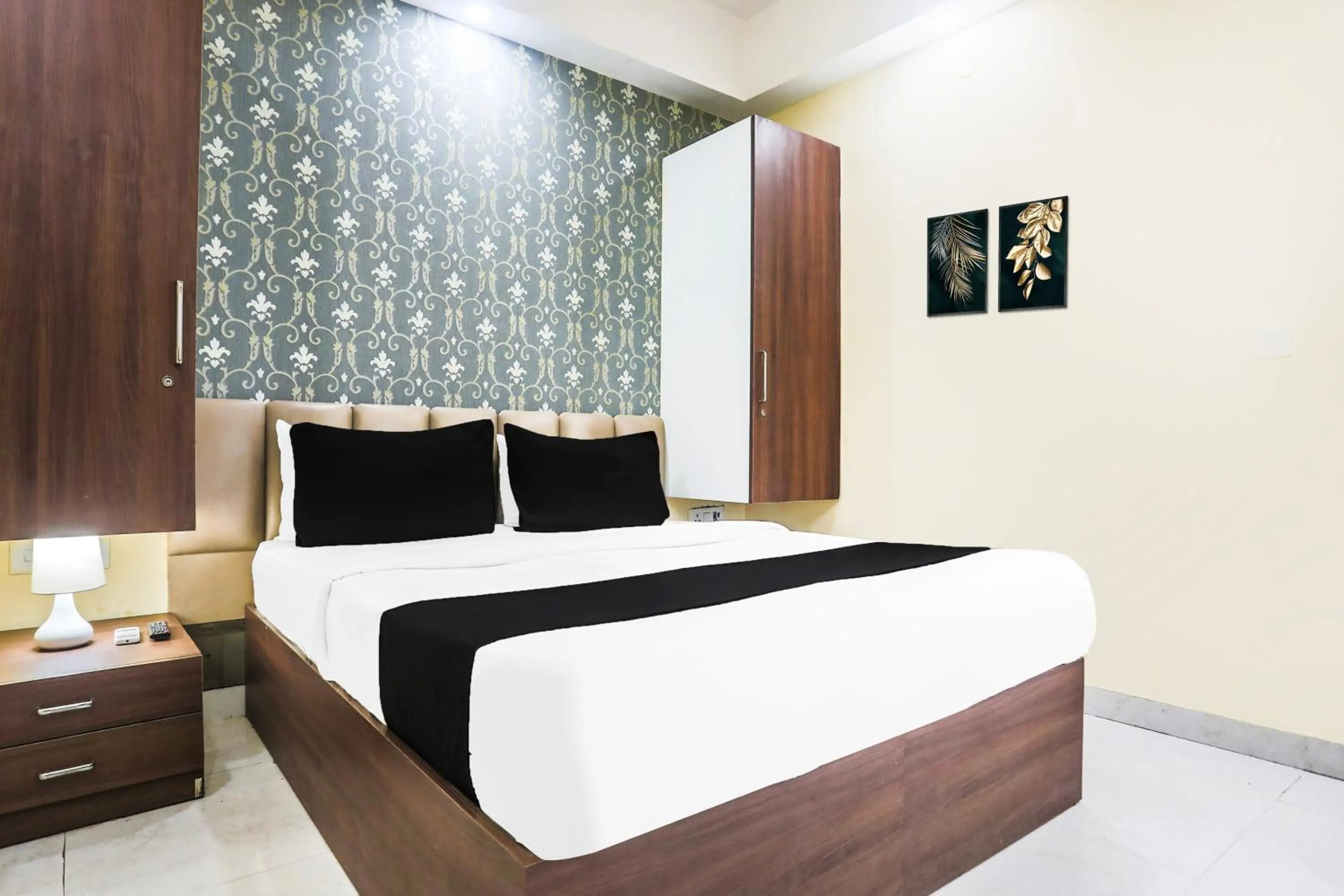 Bedroom in Super Collection O Sector 44 Near Botanical Garden formerly Hotel Culture