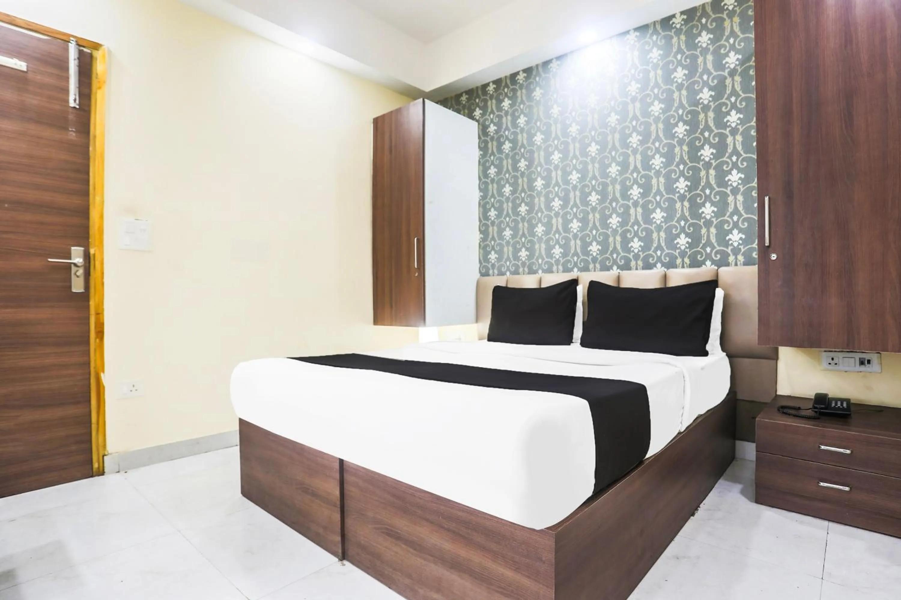 Bedroom in Super Collection O Sector 44 Near Botanical Garden formerly Hotel Culture