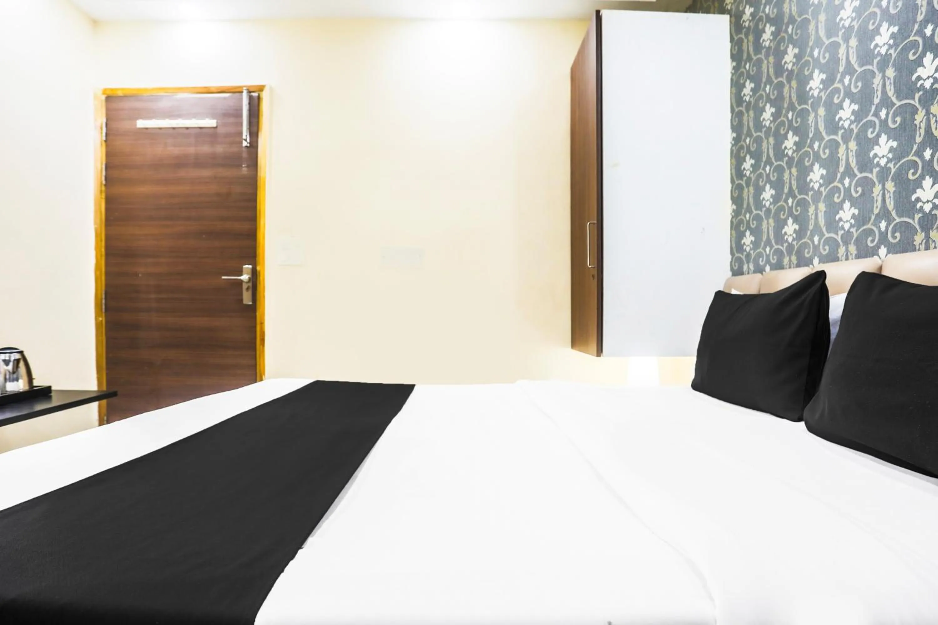 Bedroom in Super Collection O Sector 44 Near Botanical Garden formerly Hotel Culture