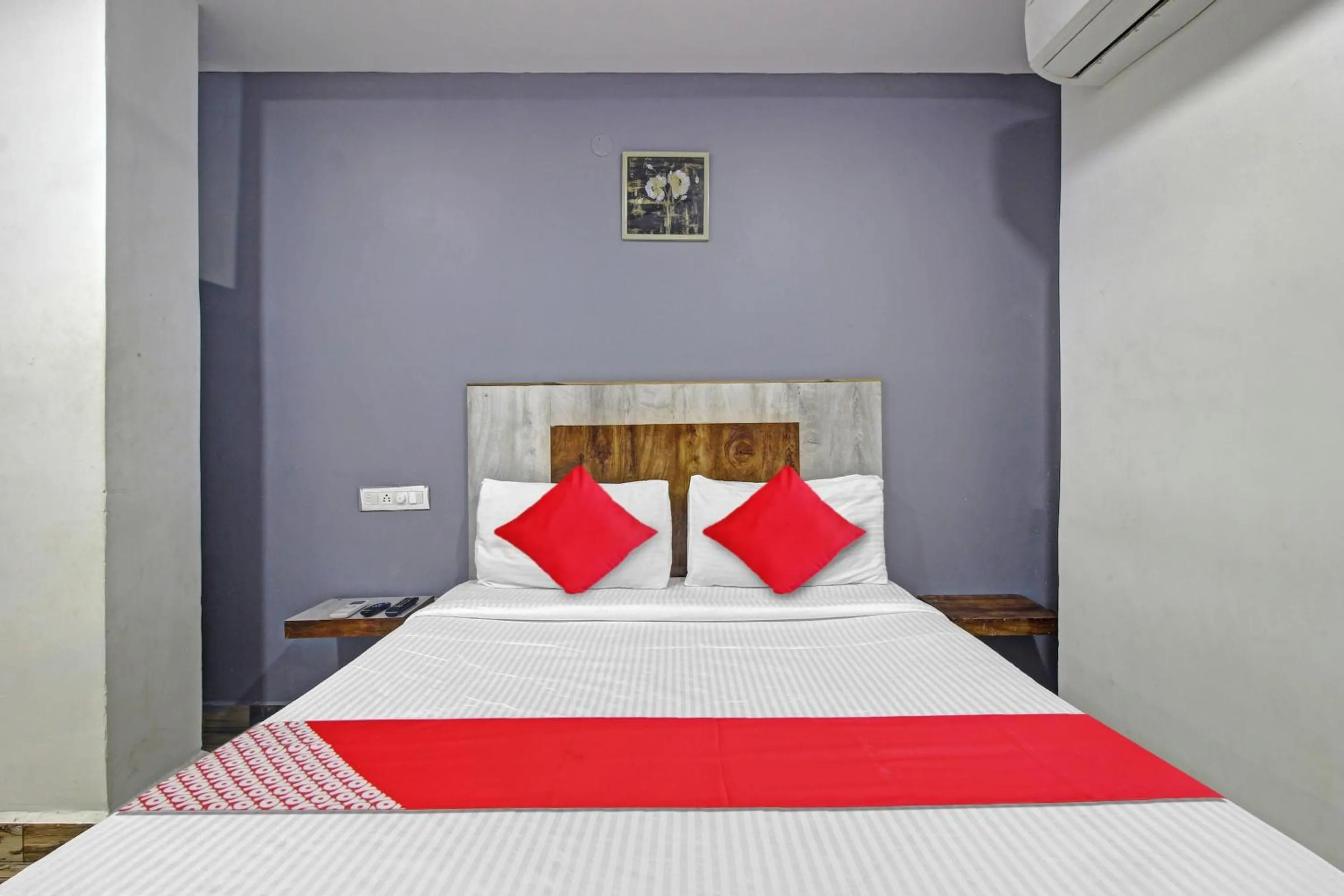 Bedroom, Bed in Hotel O Sri Sai Regency