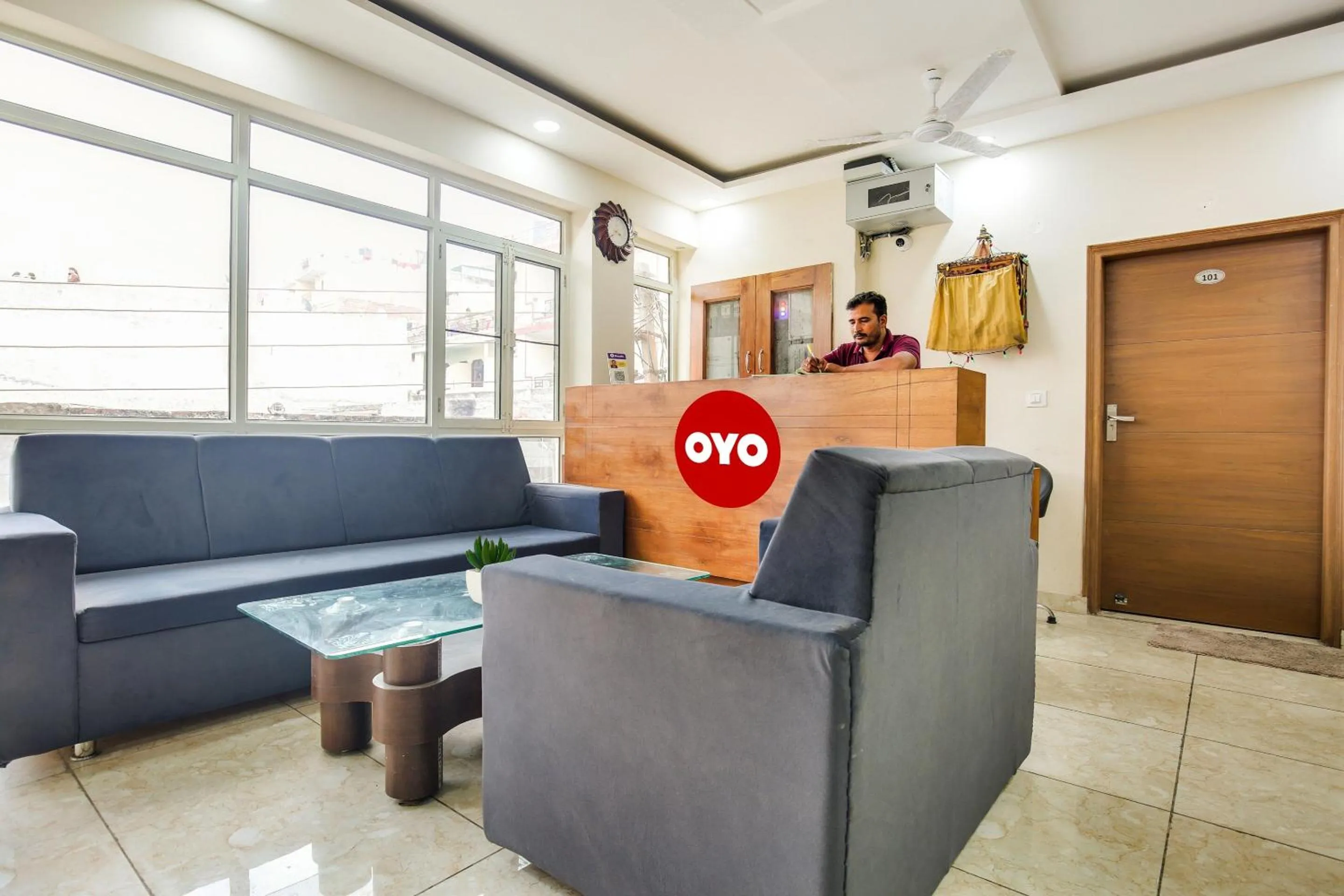 Lobby or reception in Collection O Hotel RR Eleven