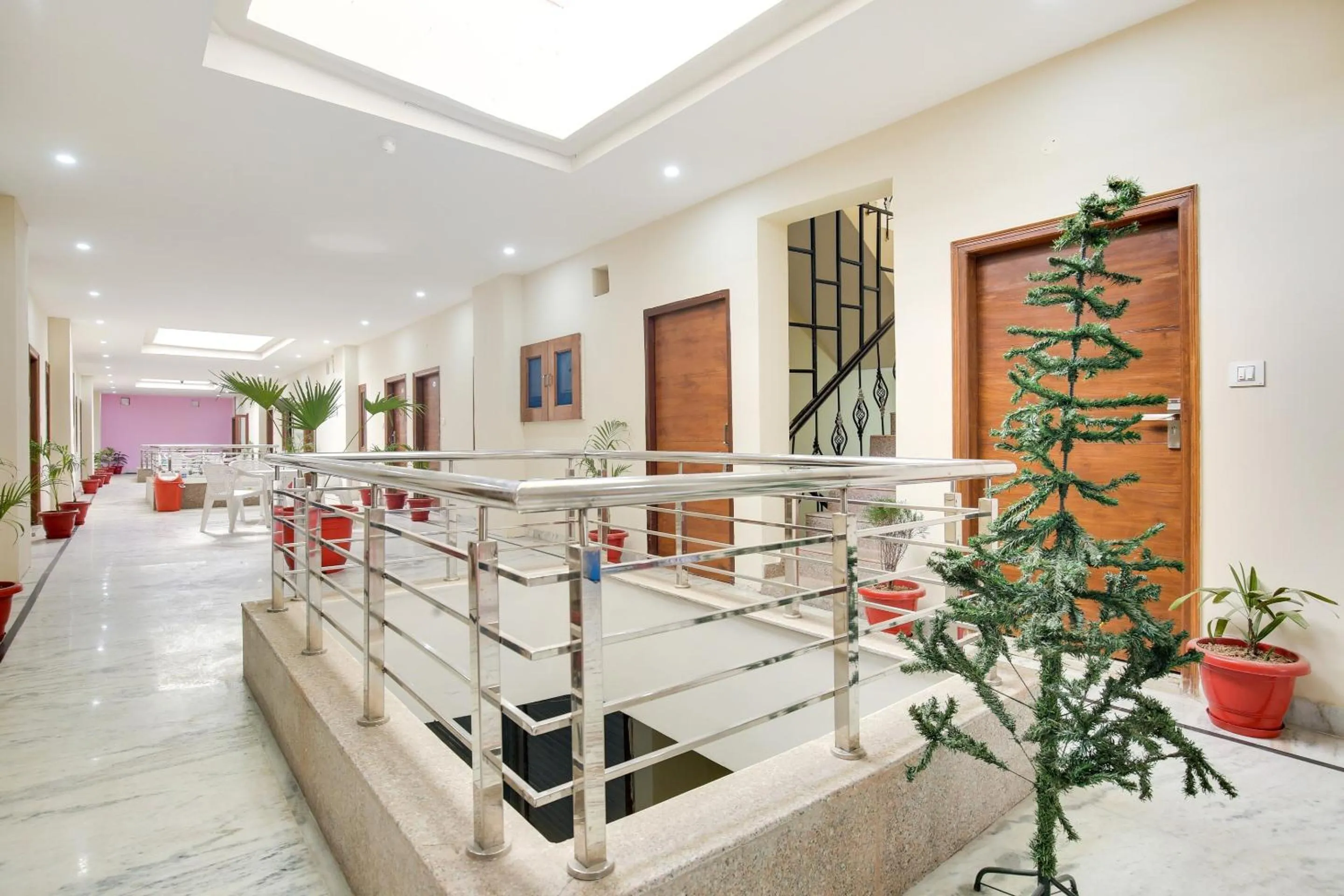 Facade/entrance in Collection O Hotel RR Eleven