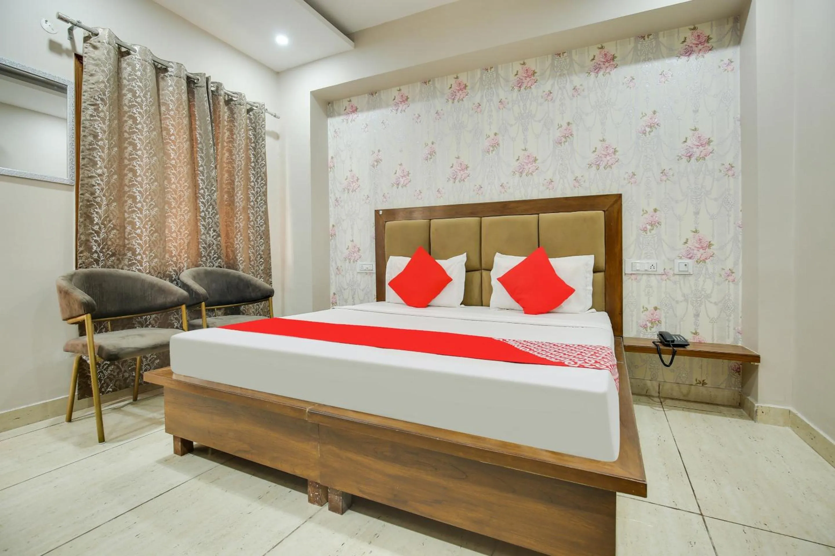 Collection O Hotel RR Eleven