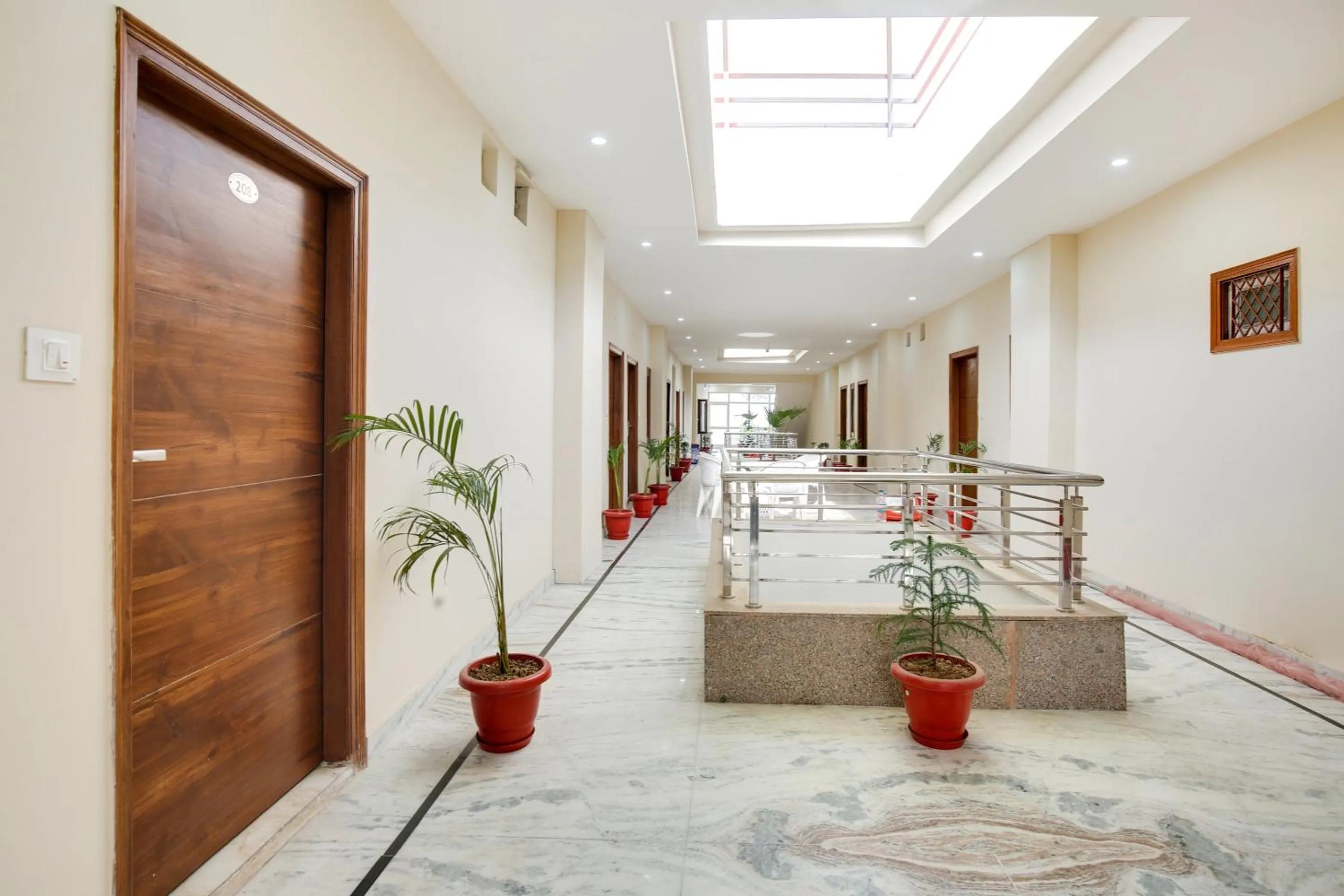 Lobby or reception in Collection O Hotel RR Eleven