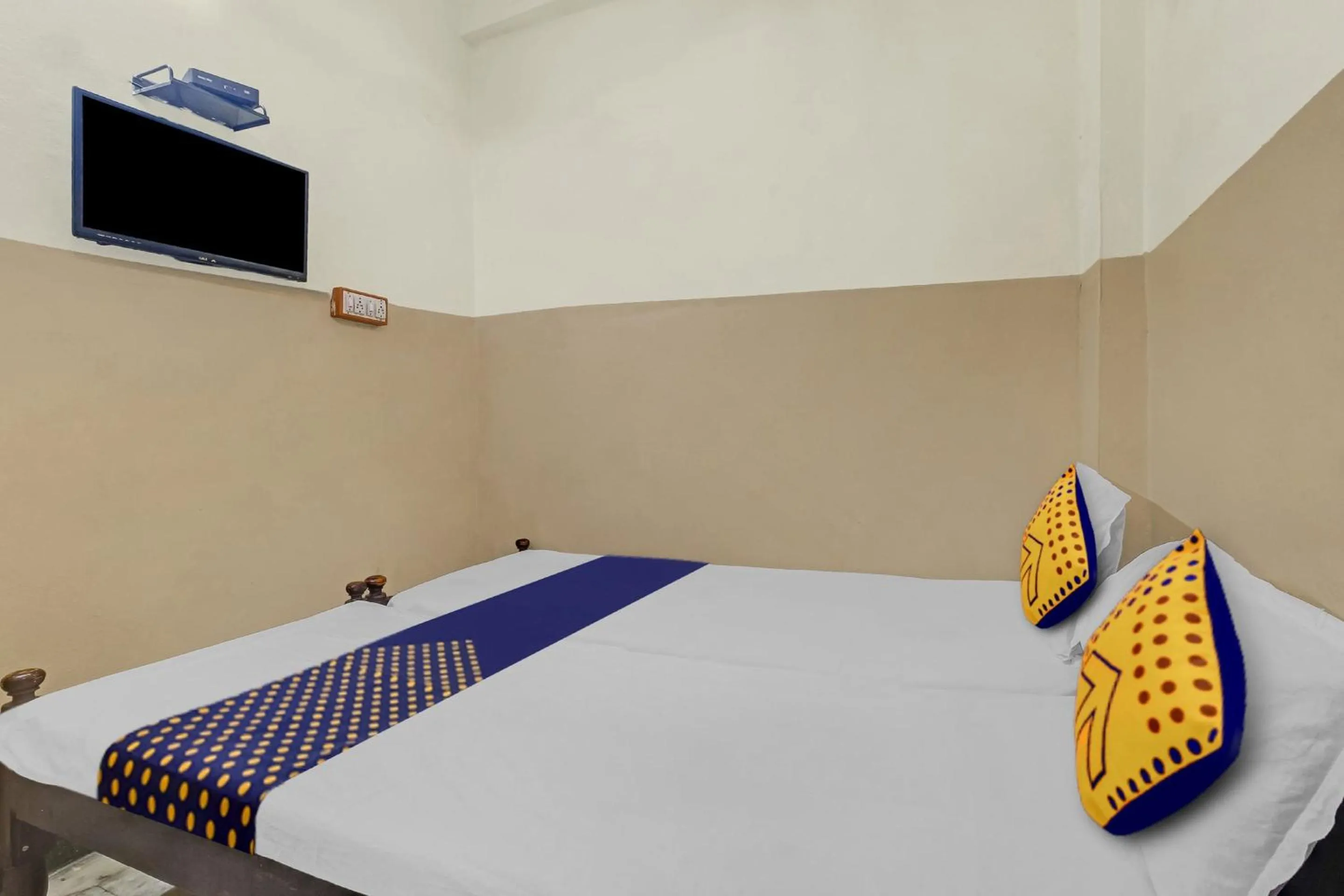 Bedroom, Bed in Hotel O Bhavani Rest Rooms