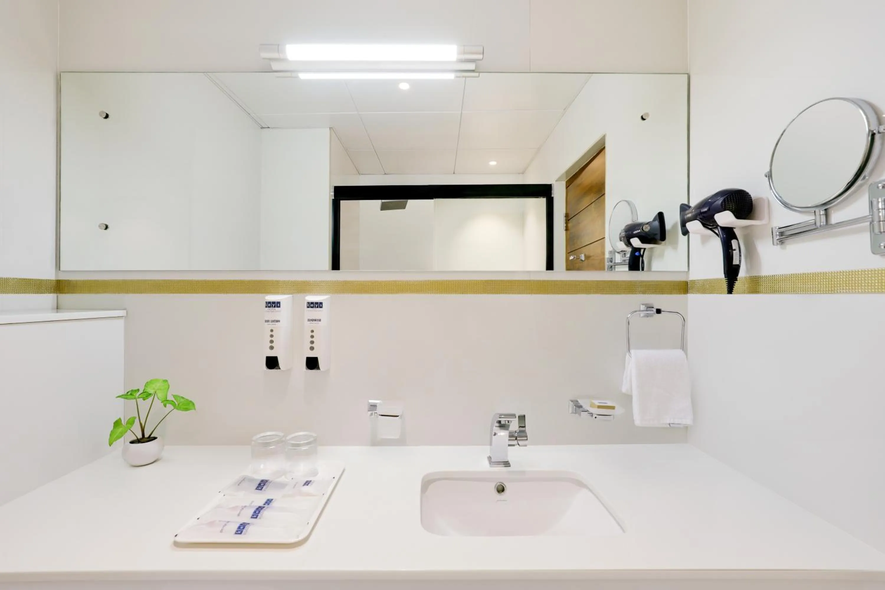 Bathroom in Keys Prima By Lemon Tree Hotels, Thekkady