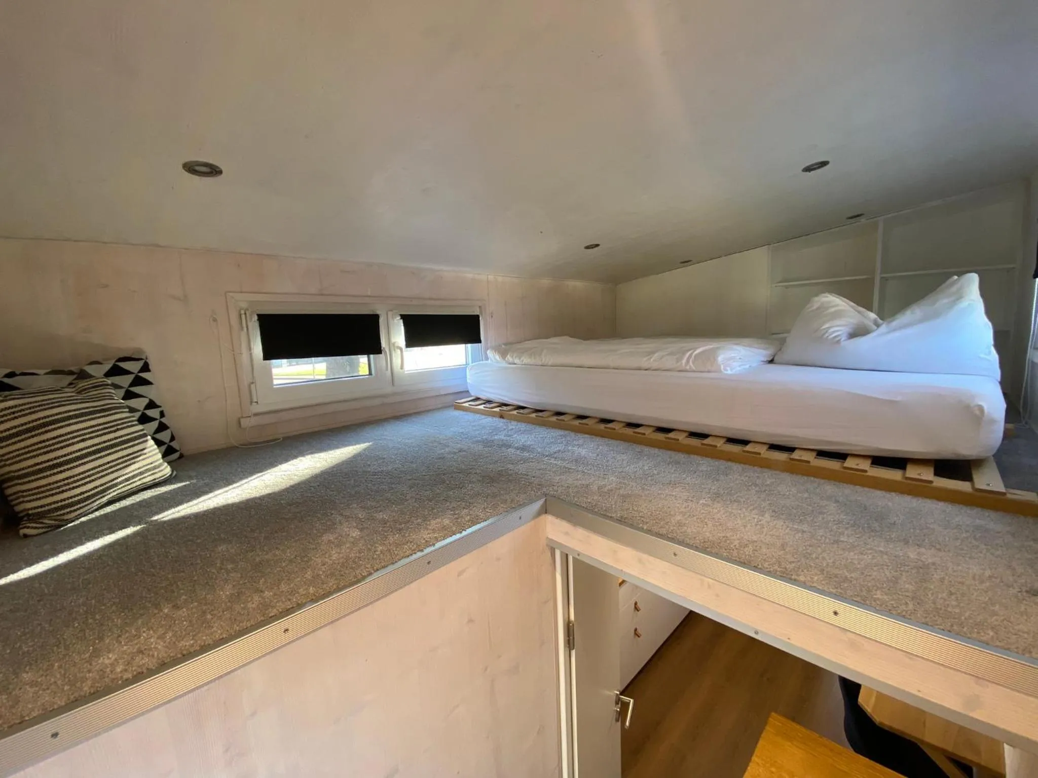 Bed in Tiny House Stever im PIER9 Tiny House Hotel