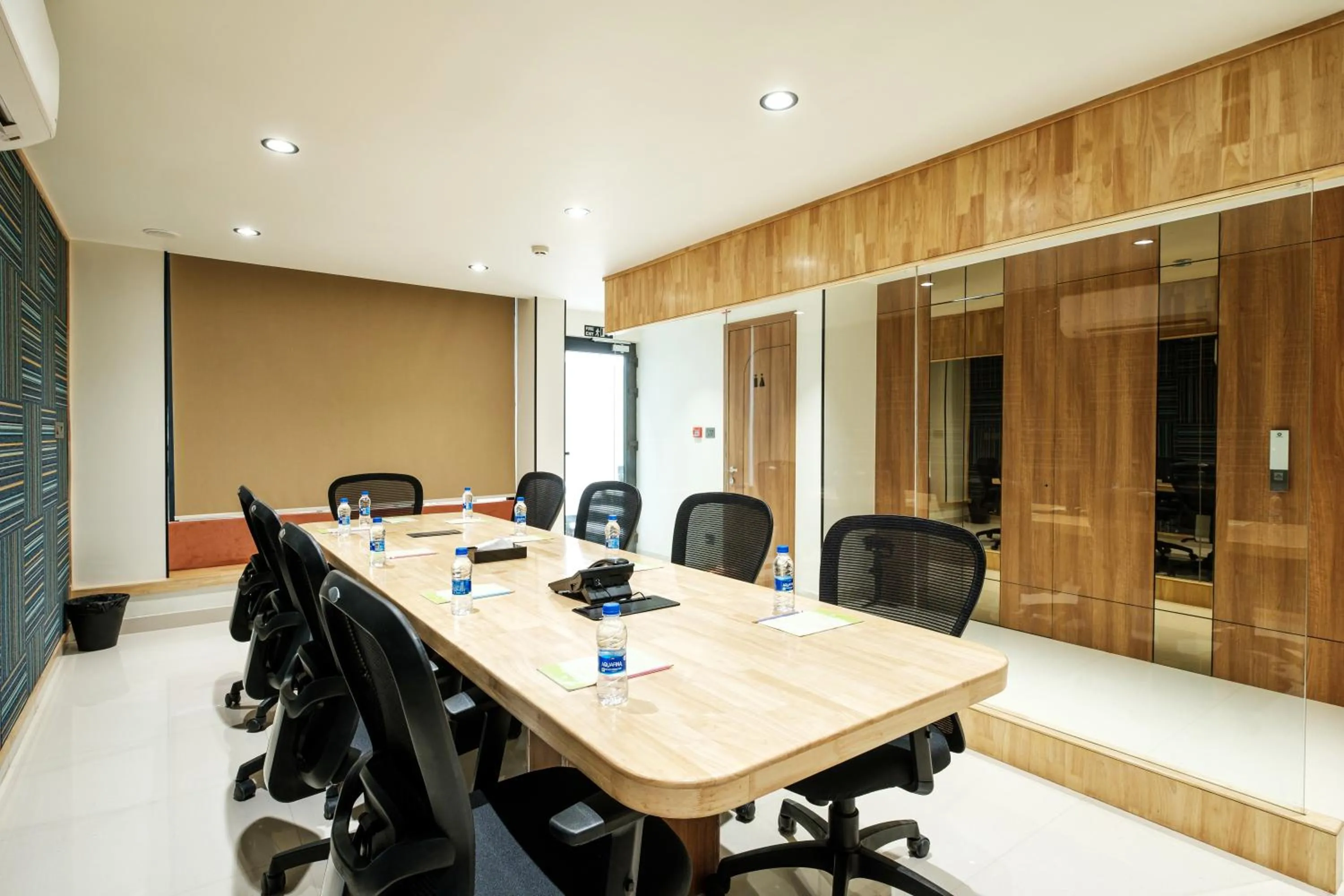 Meeting/conference room in Indie Stays Jaipur