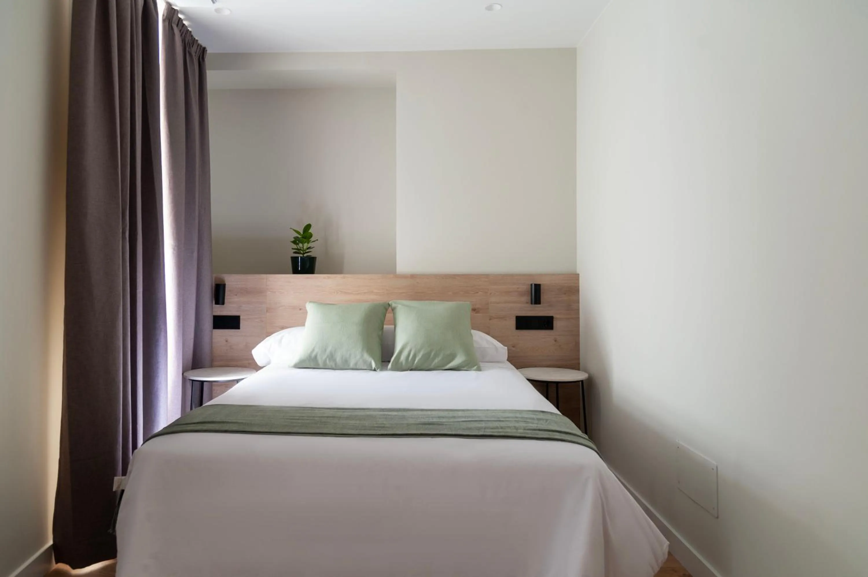 Bedroom, Bed in Albatros