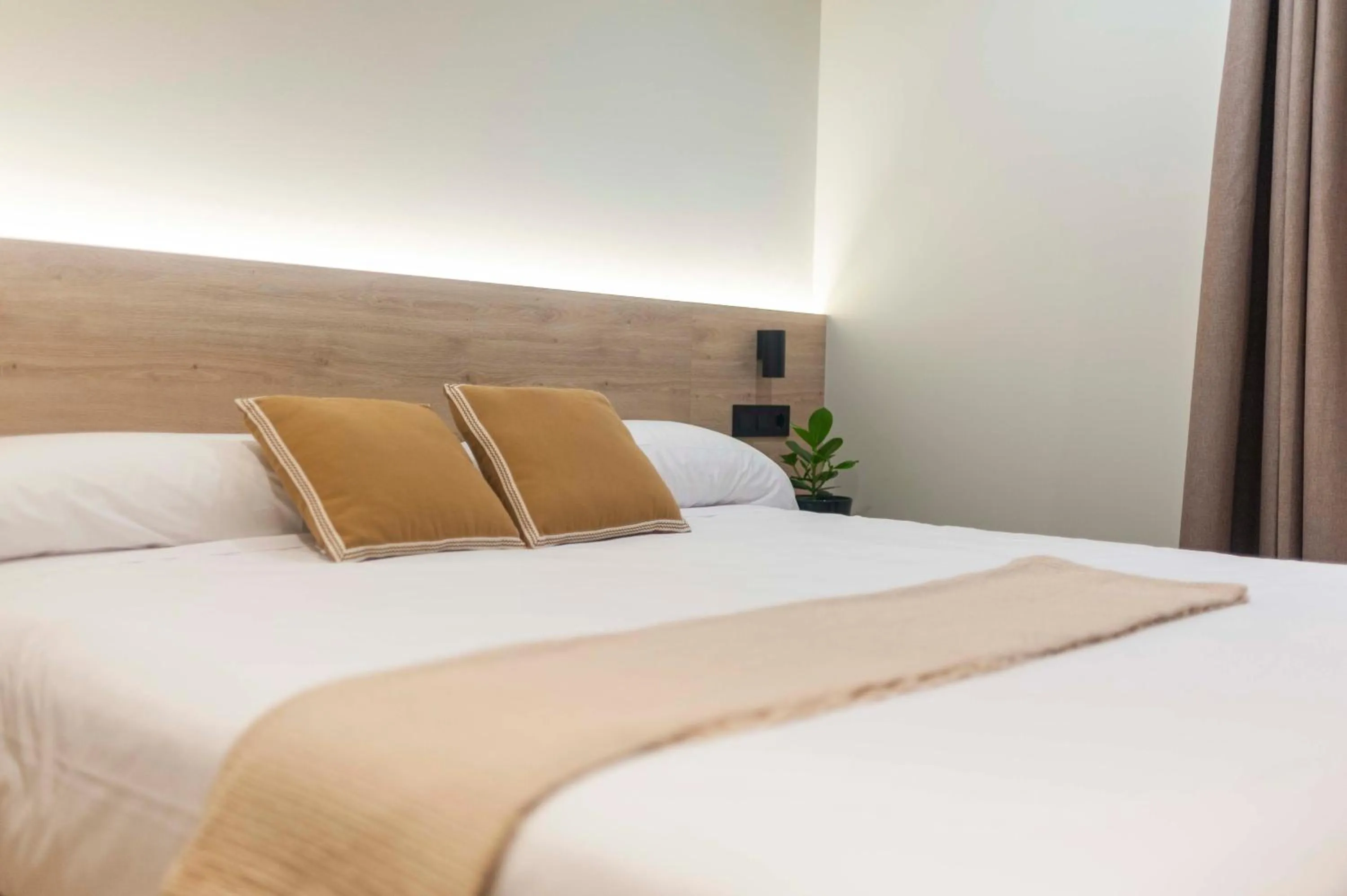 Bedroom, Bed in Albatros