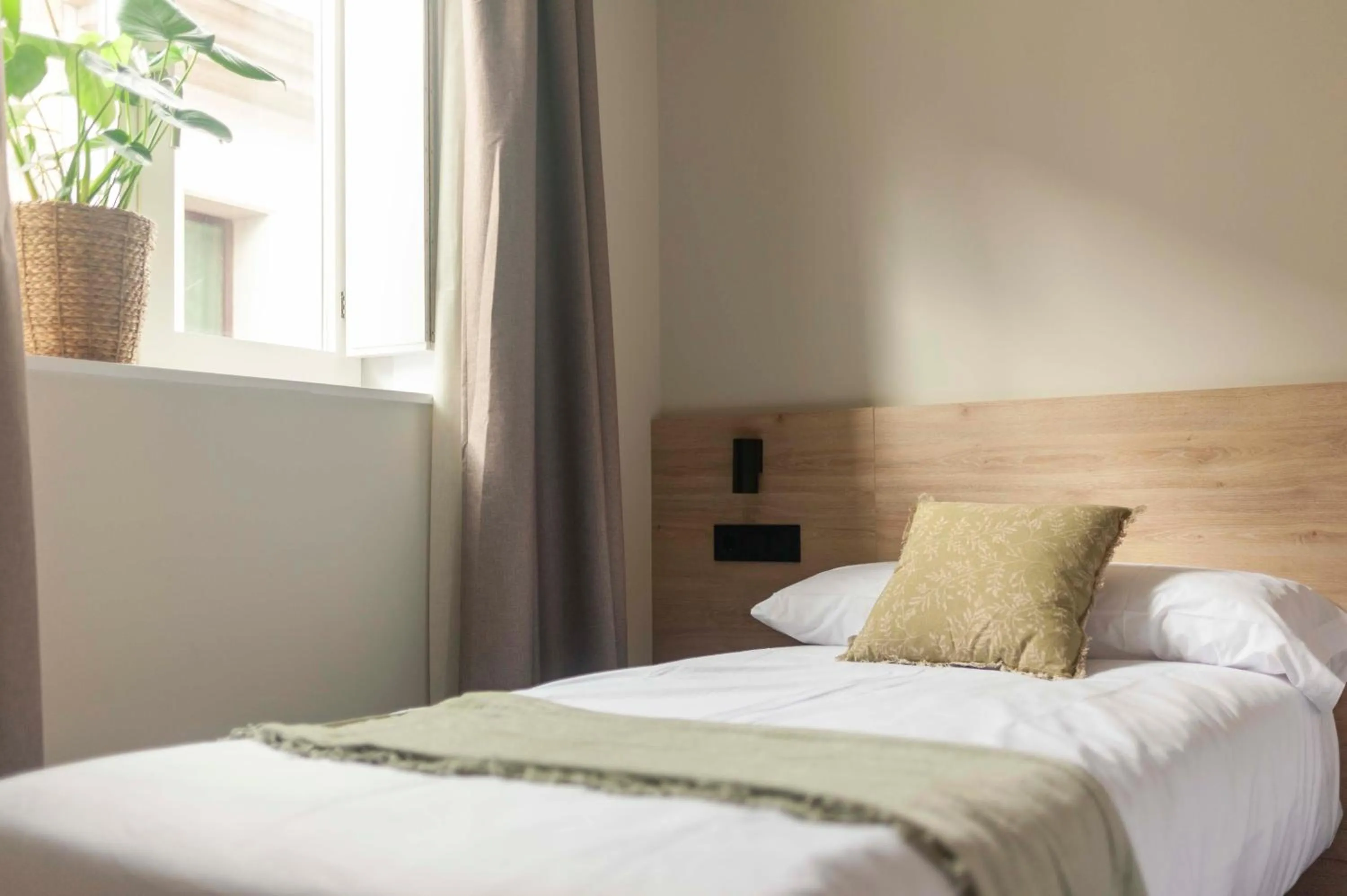 Bedroom, Bed in Albatros