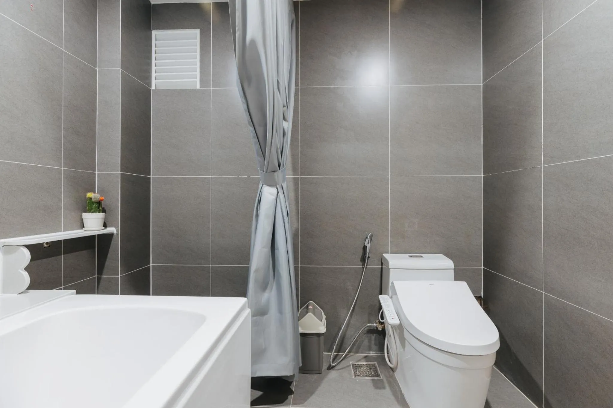 Bath in Myrcella Urban Studio