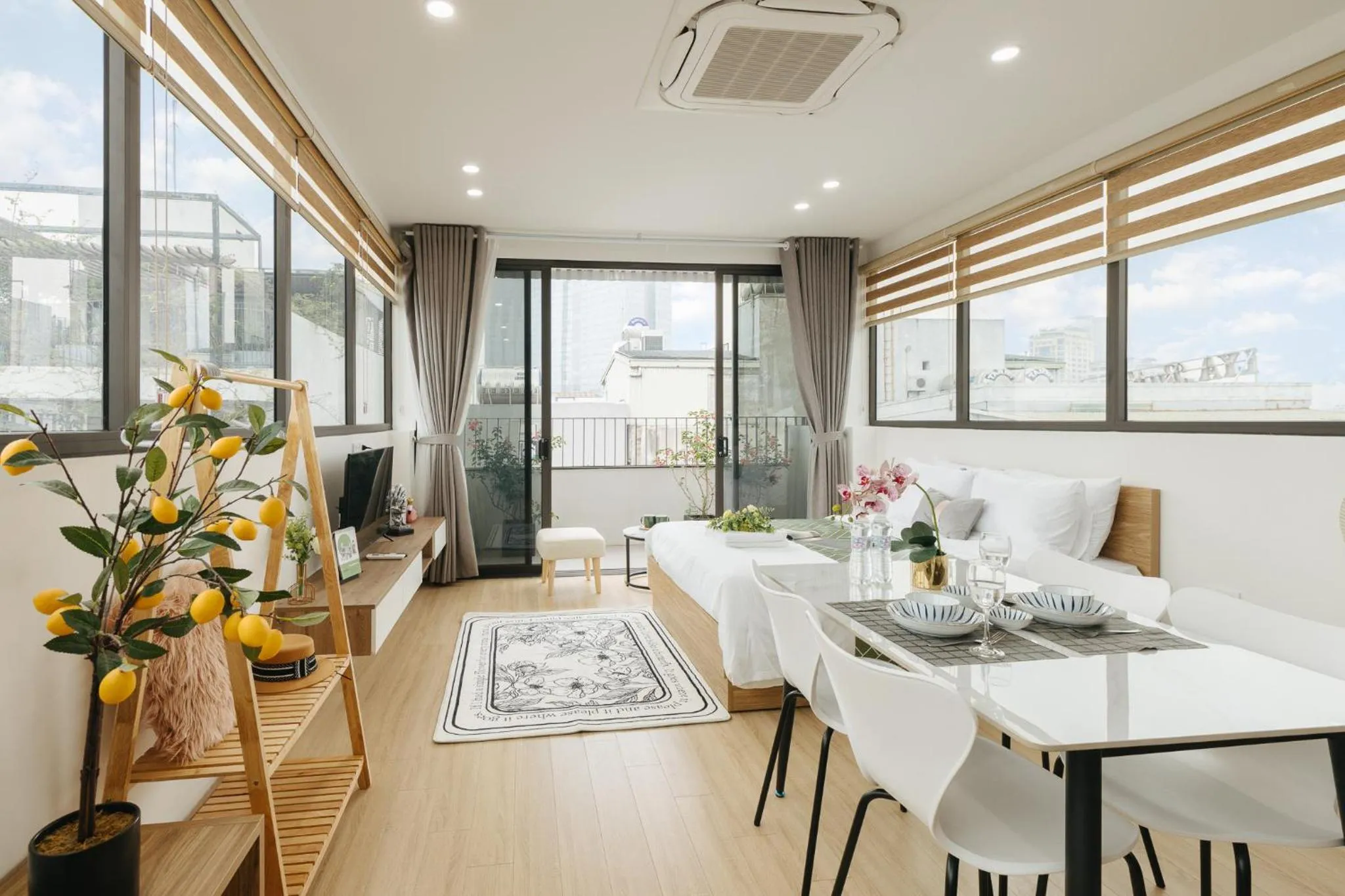 Photo of the whole room in Myrcella Urban Studio