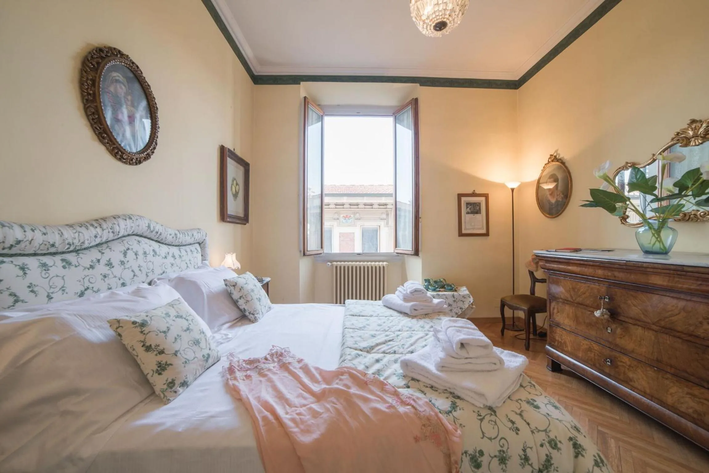 Bed in Italian Experience-Duomo Suite