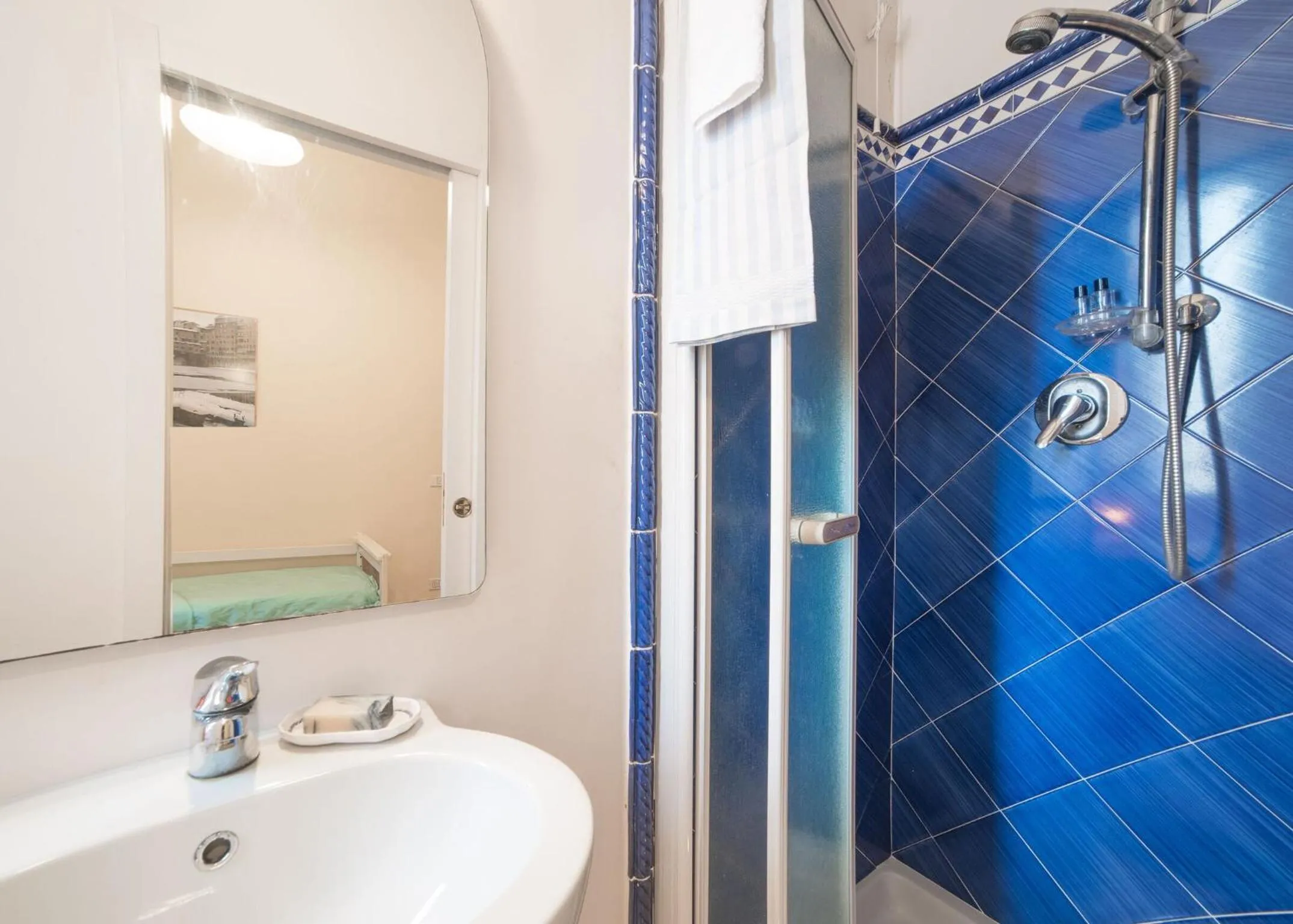 Shower in Italian Experience-Duomo Suite