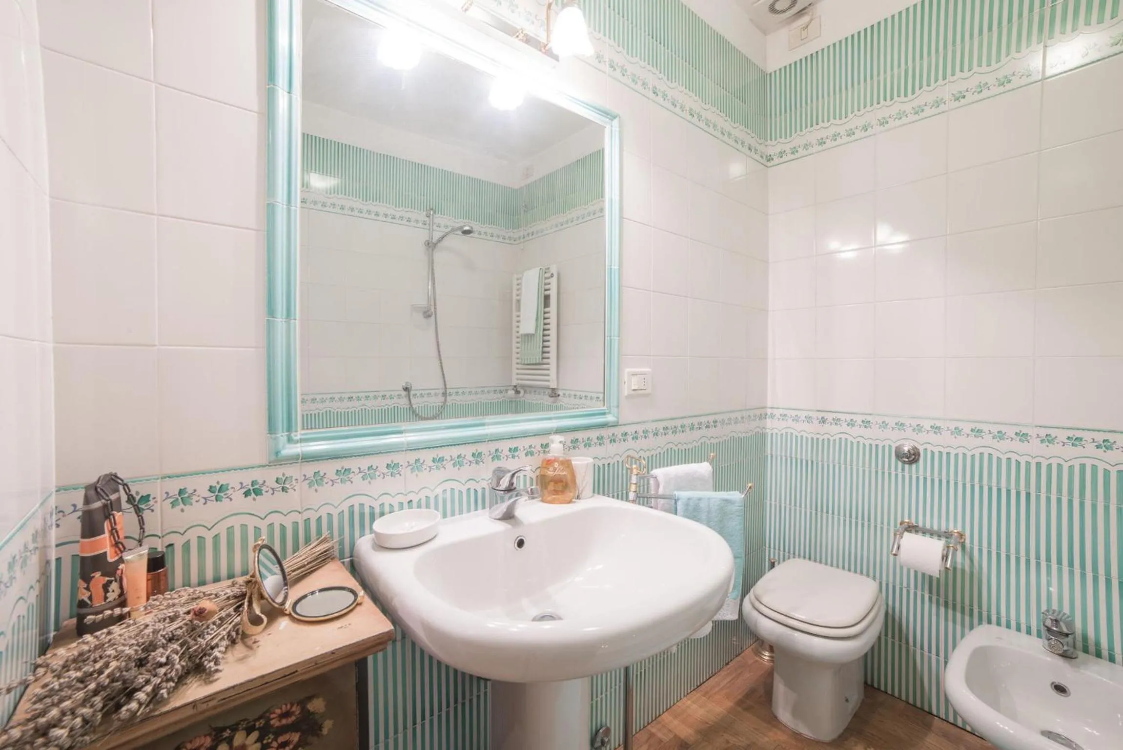 Shower in Italian Experience-Duomo Suite
