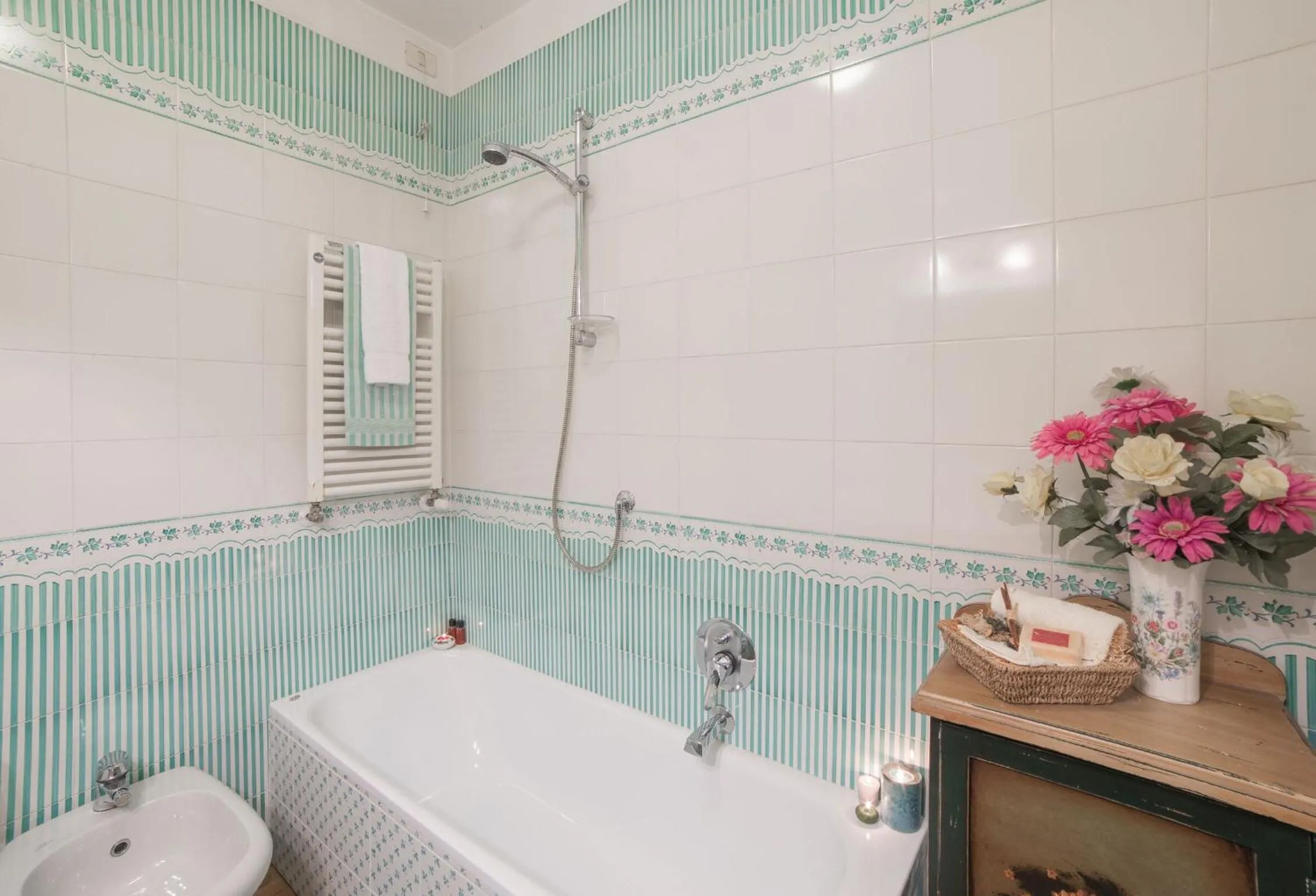 Shower in Italian Experience-Duomo Suite