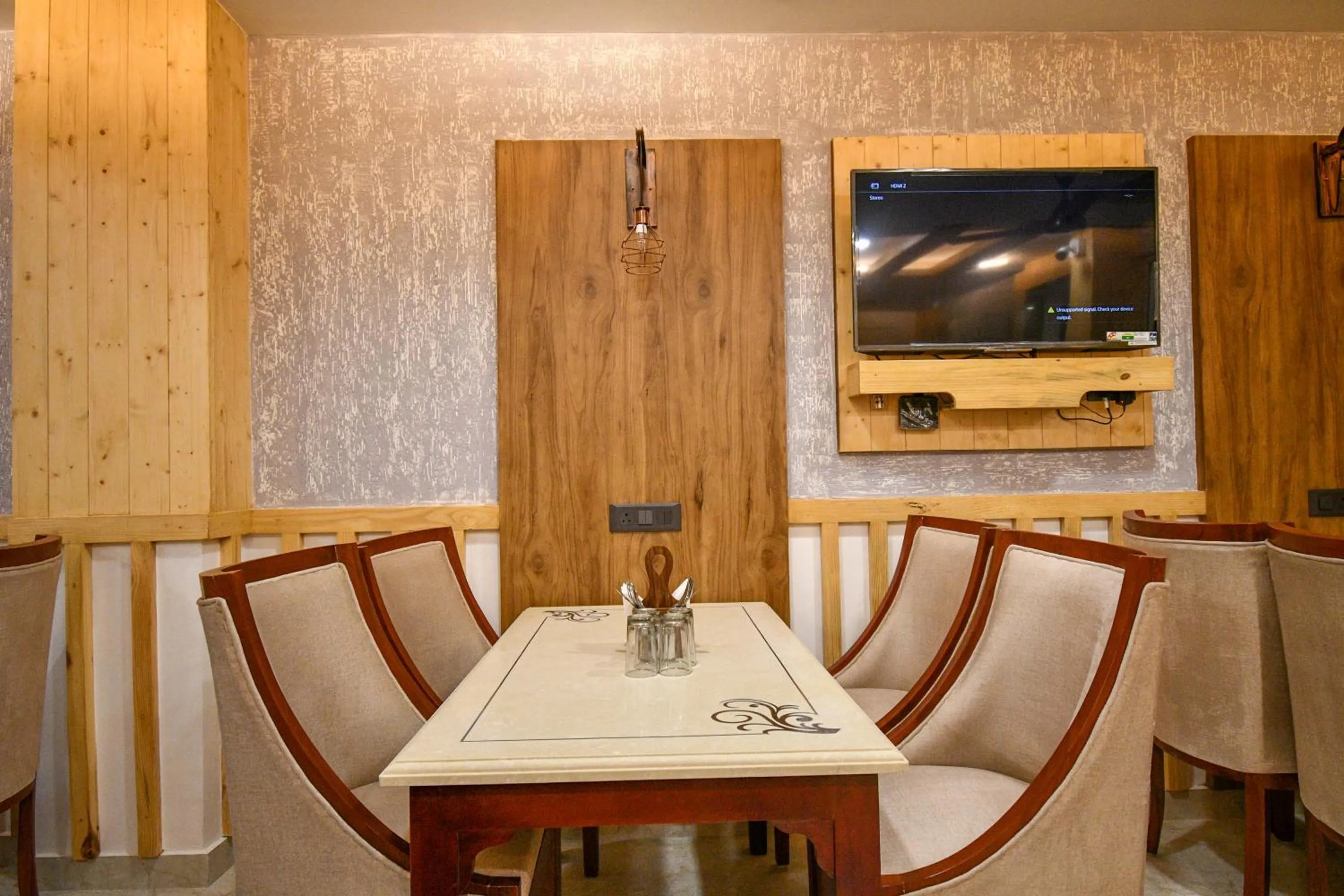 Dining area in Holy Shivana Boutique Hotel Rishikesh
