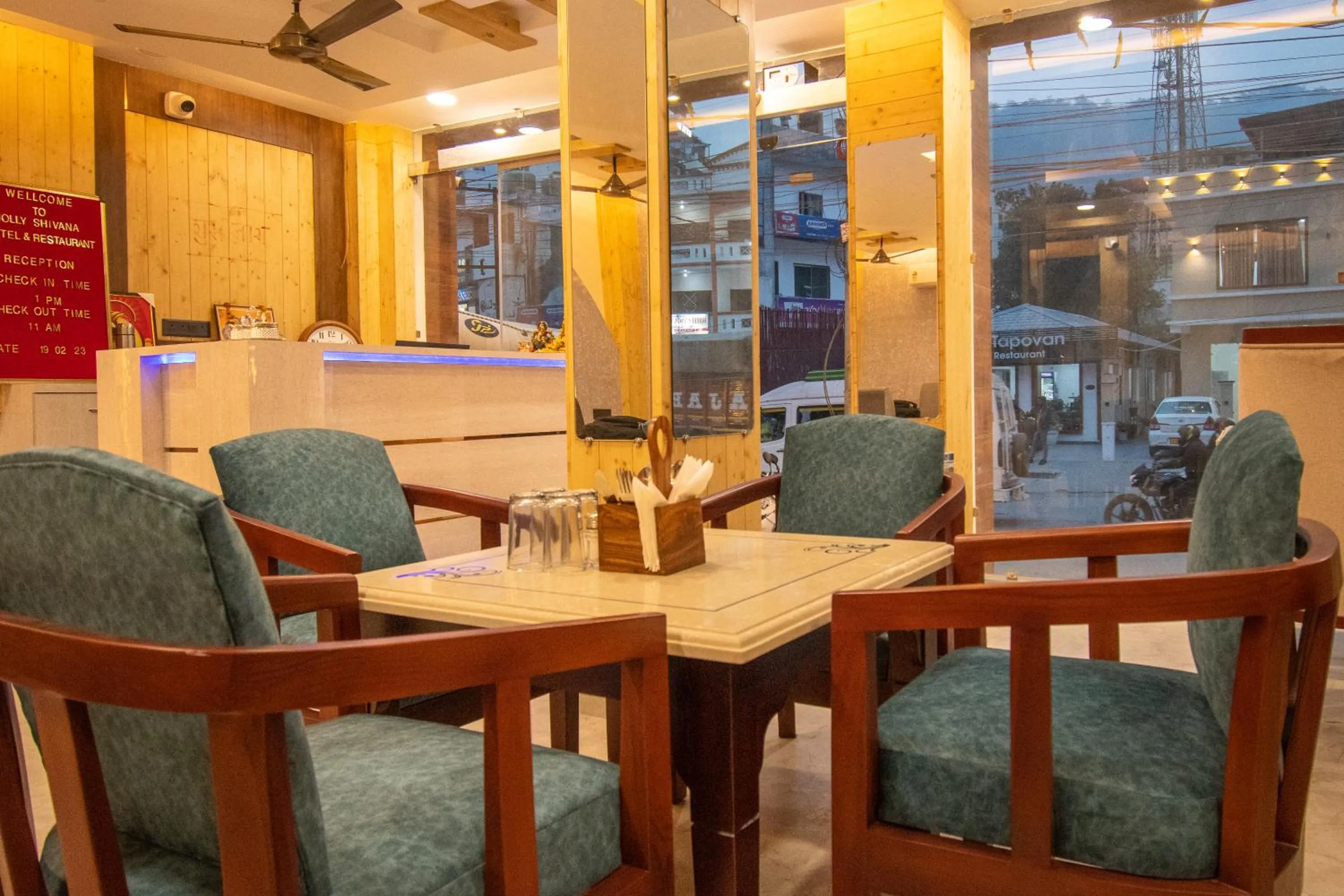 Restaurant/places to eat in Holy Shivana Boutique Hotel Rishikesh