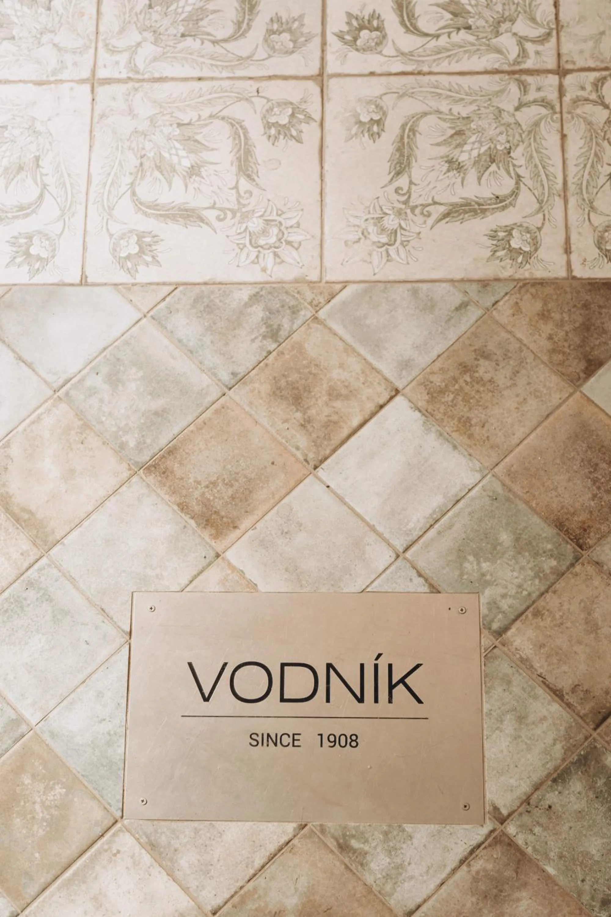 Logo/Certificate/Sign in Hotel Vodník