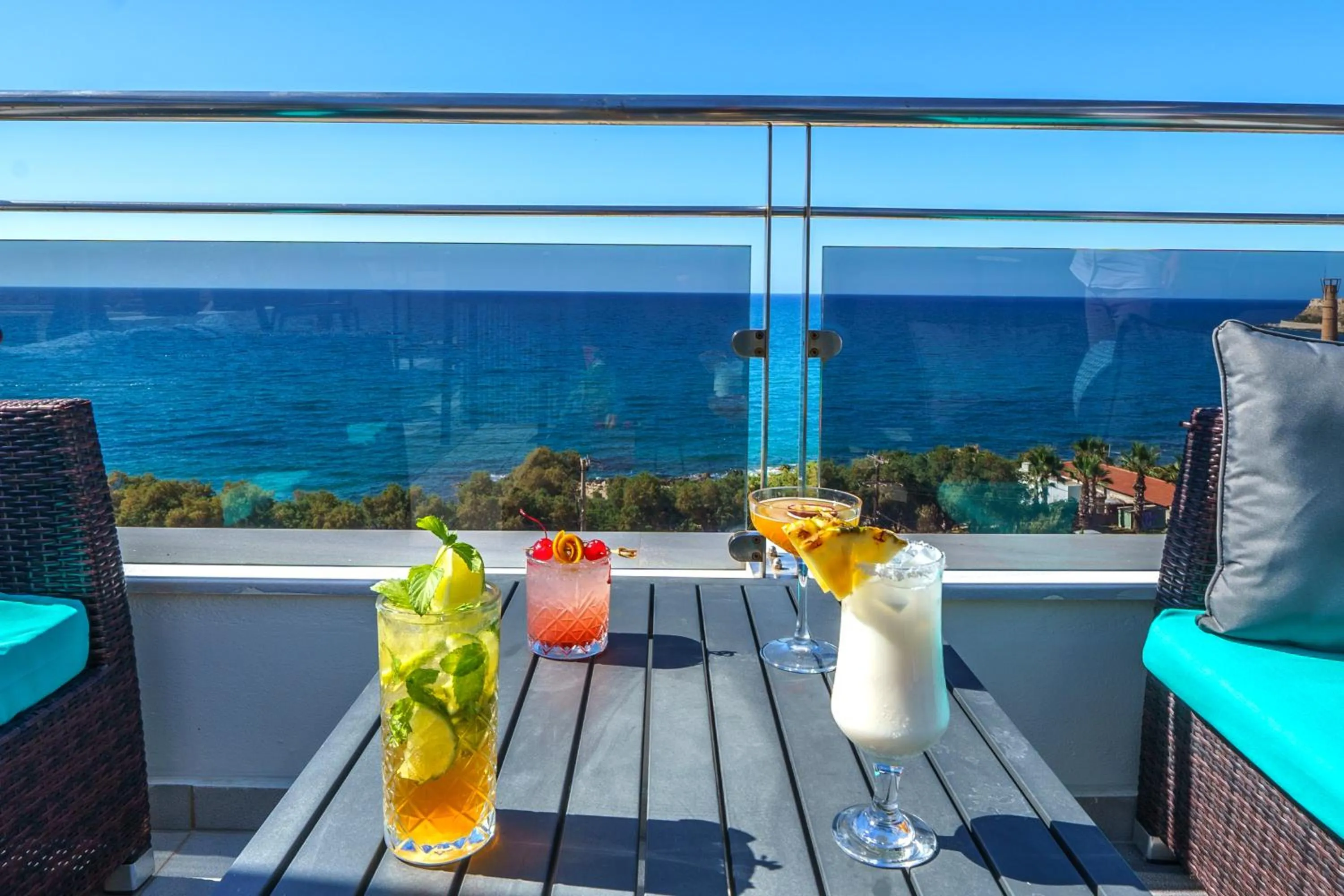 Restaurant/places to eat in Macaris Suites & Spa