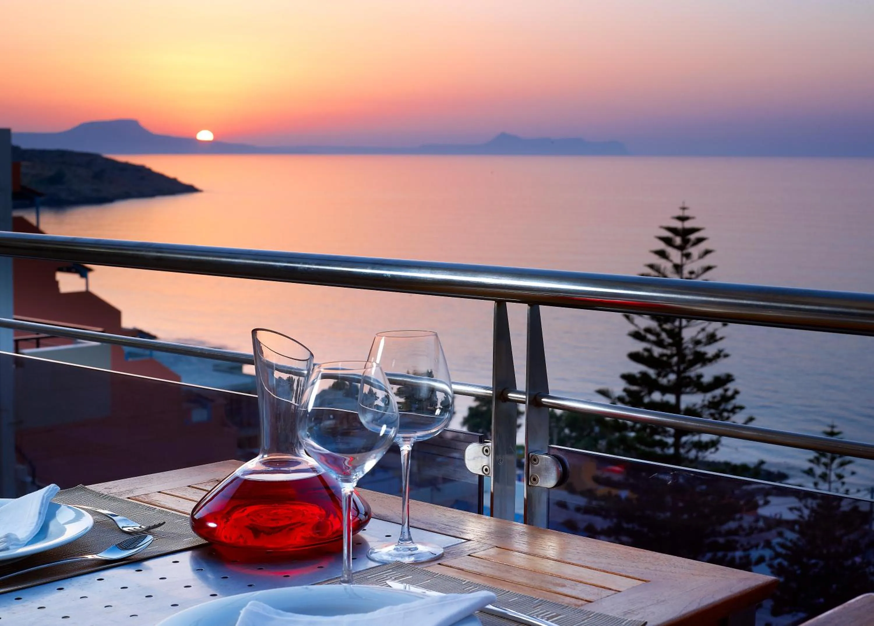 Restaurant/places to eat in Macaris Suites & Spa