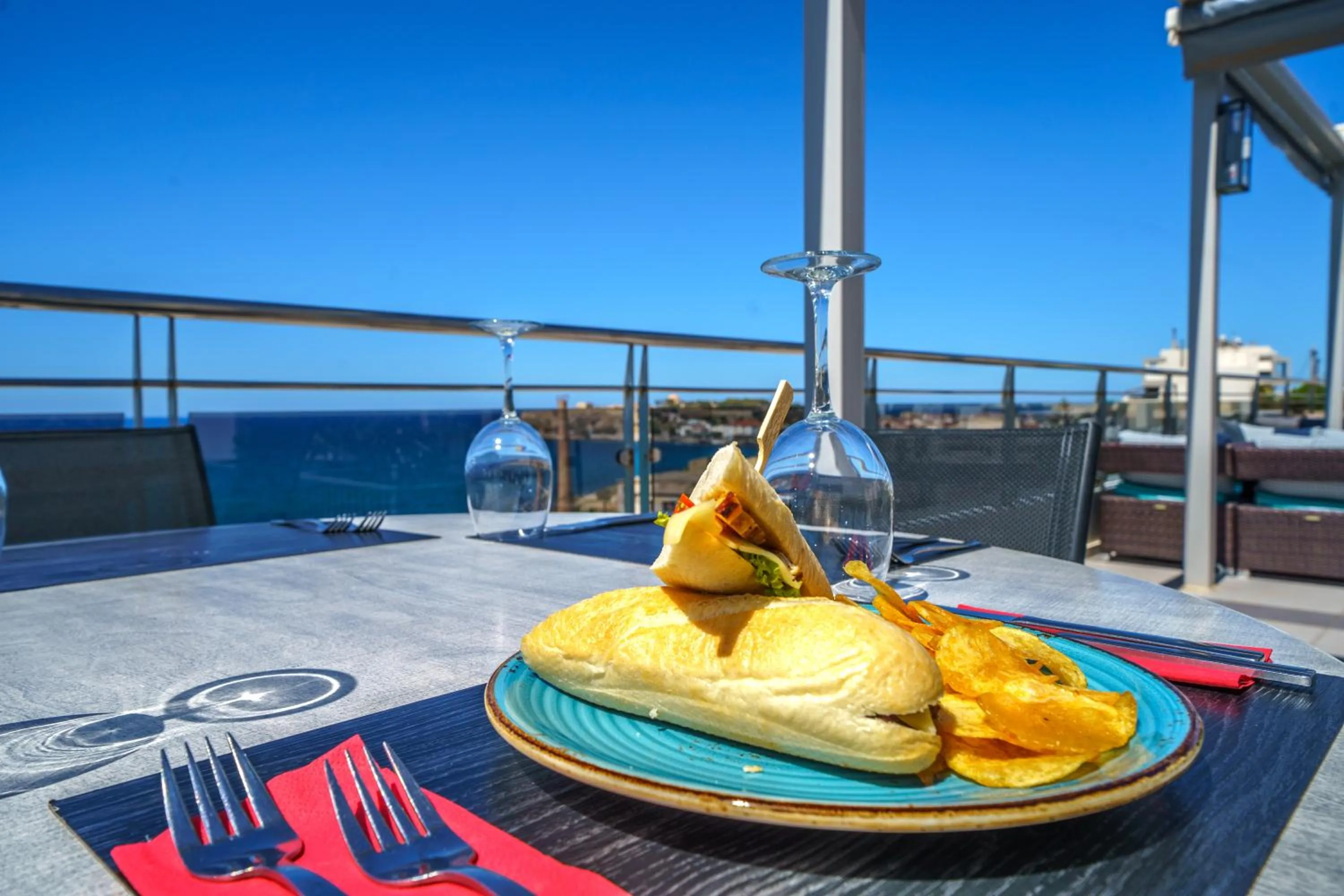 Restaurant/places to eat in Macaris Suites & Spa