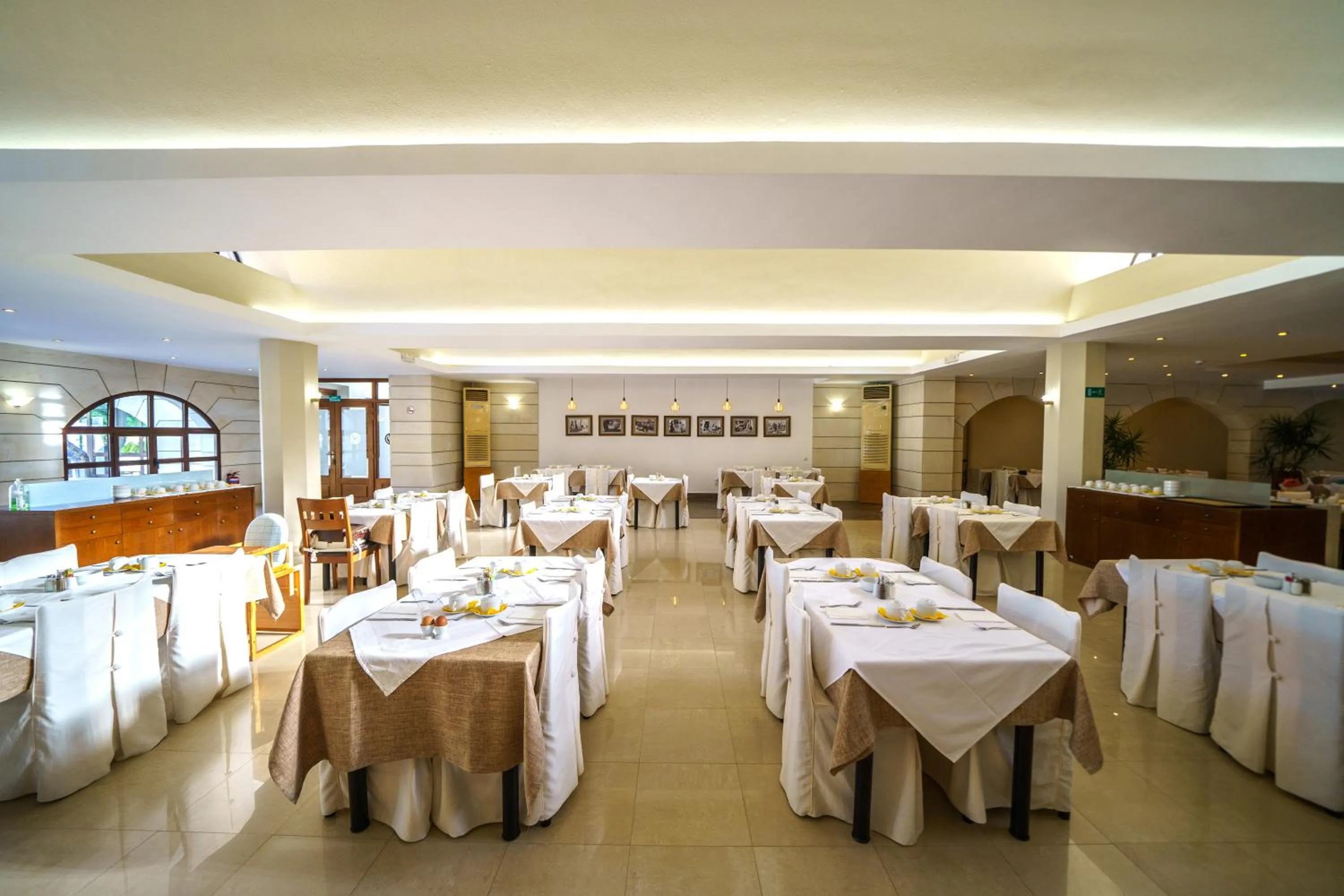 Breakfast in Macaris Suites & Spa