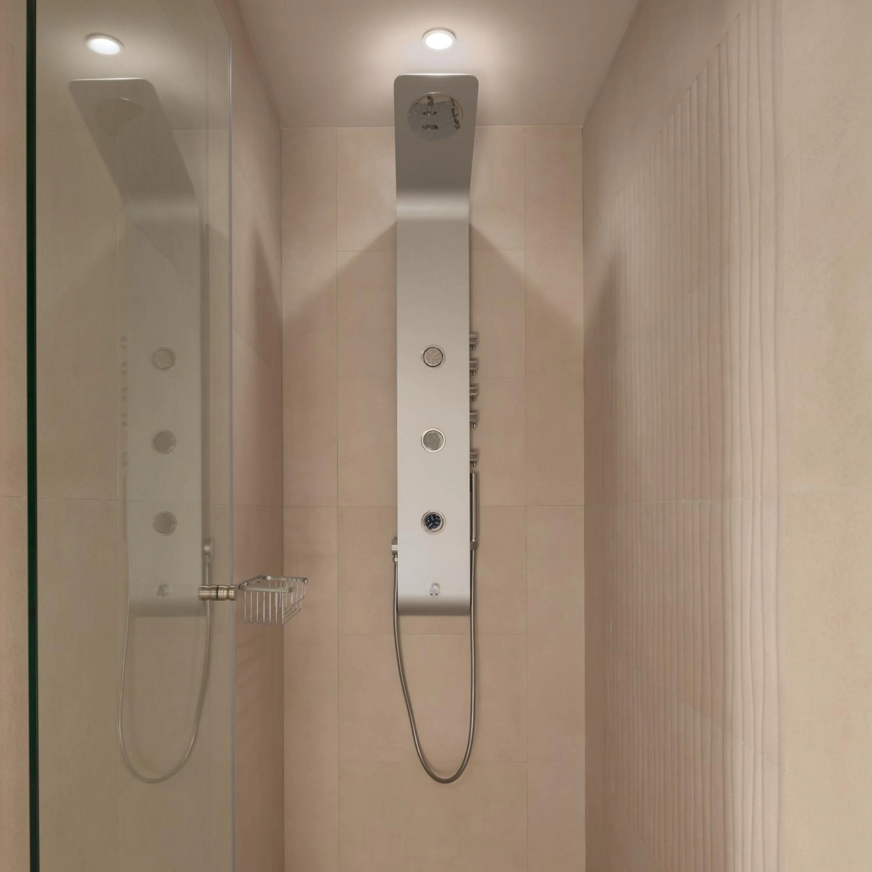 Shower in Macaris Suites & Spa
