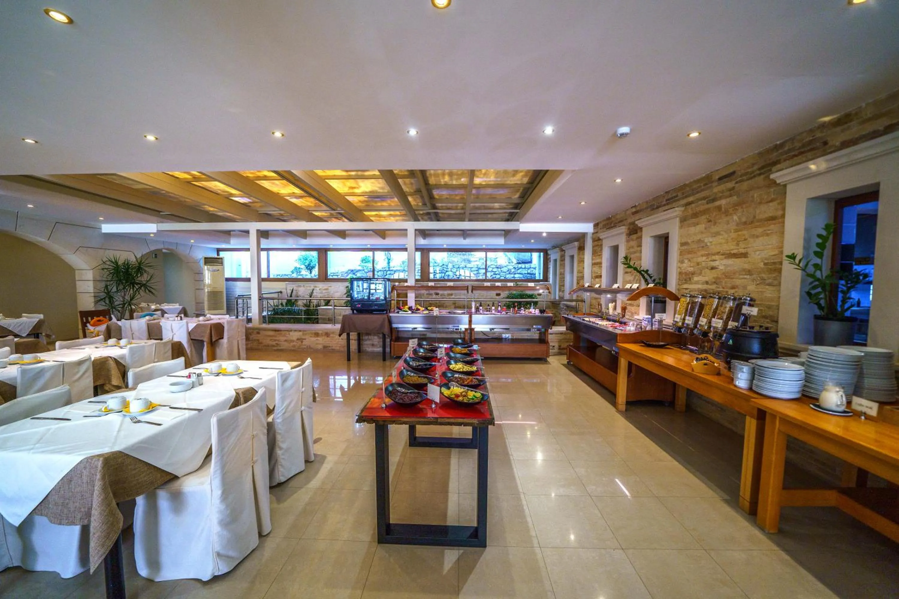 Breakfast in Macaris Suites & Spa