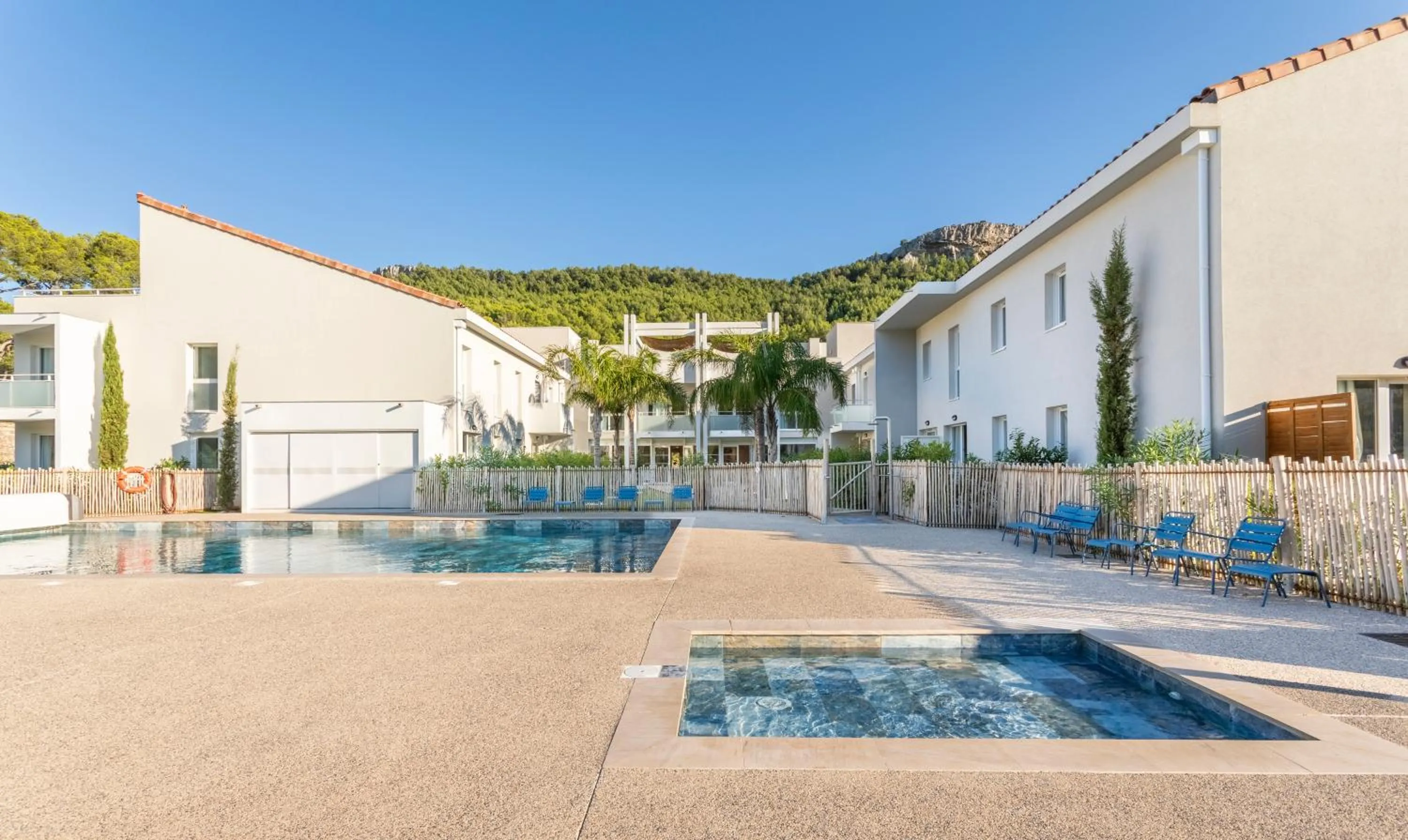 Property building in Résidence Pierre et Vacances Cap Cassis Calanques