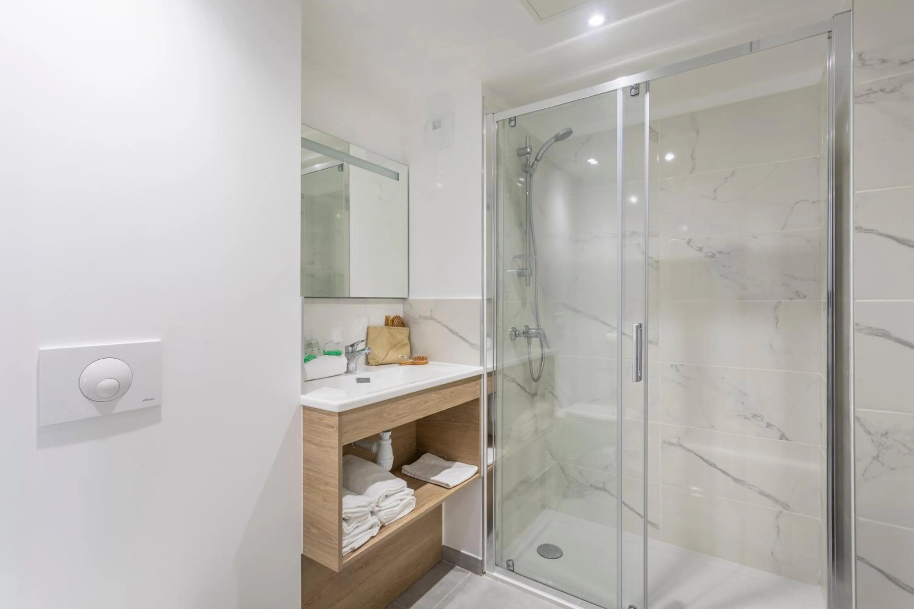 Shower in Résidence Pierre et Vacances Cap Cassis Calanques