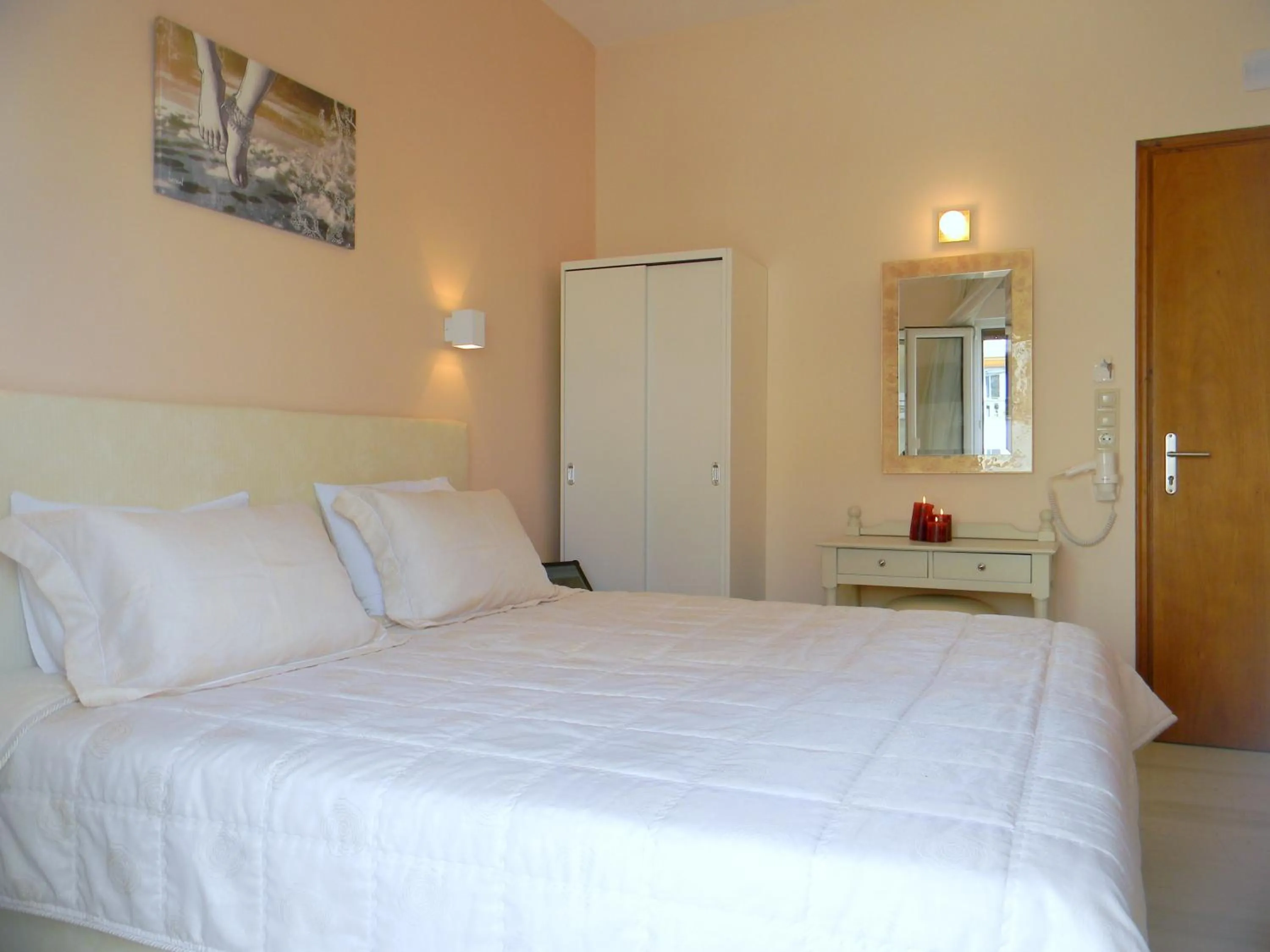 Bedroom, Bed in Margo Studios