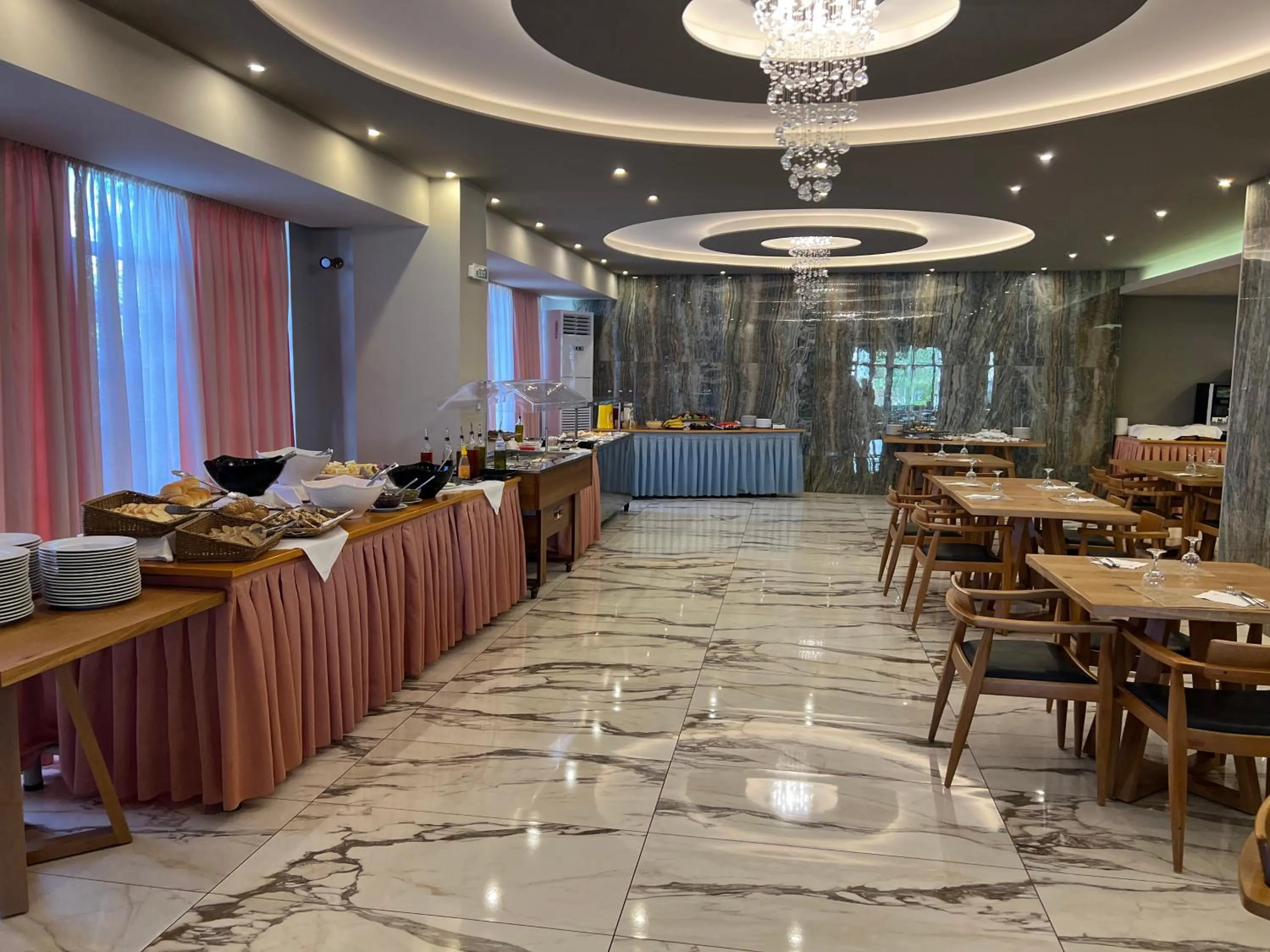 Restaurant/places to eat in Vanisko Hotel