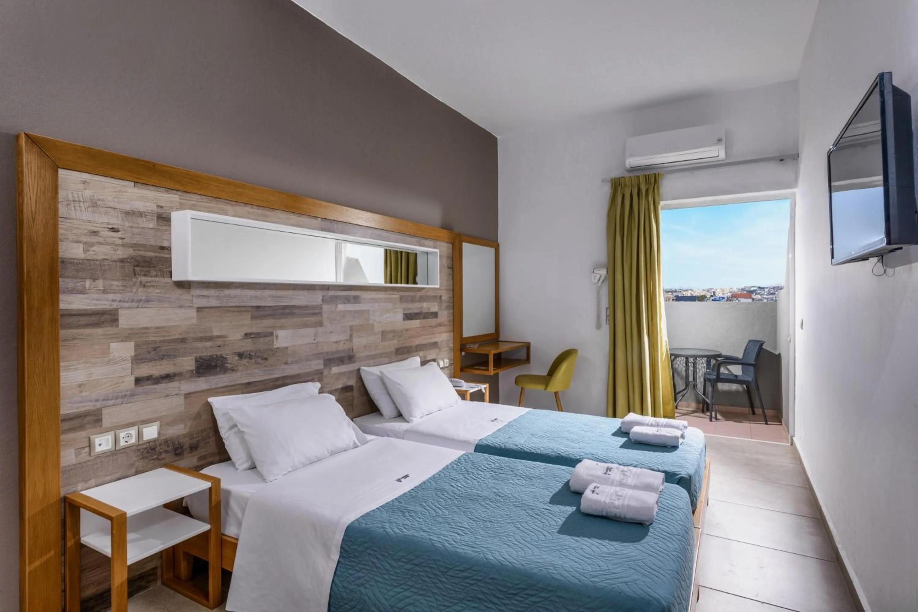 Photo of the whole room, Bed in Vanisko Hotel