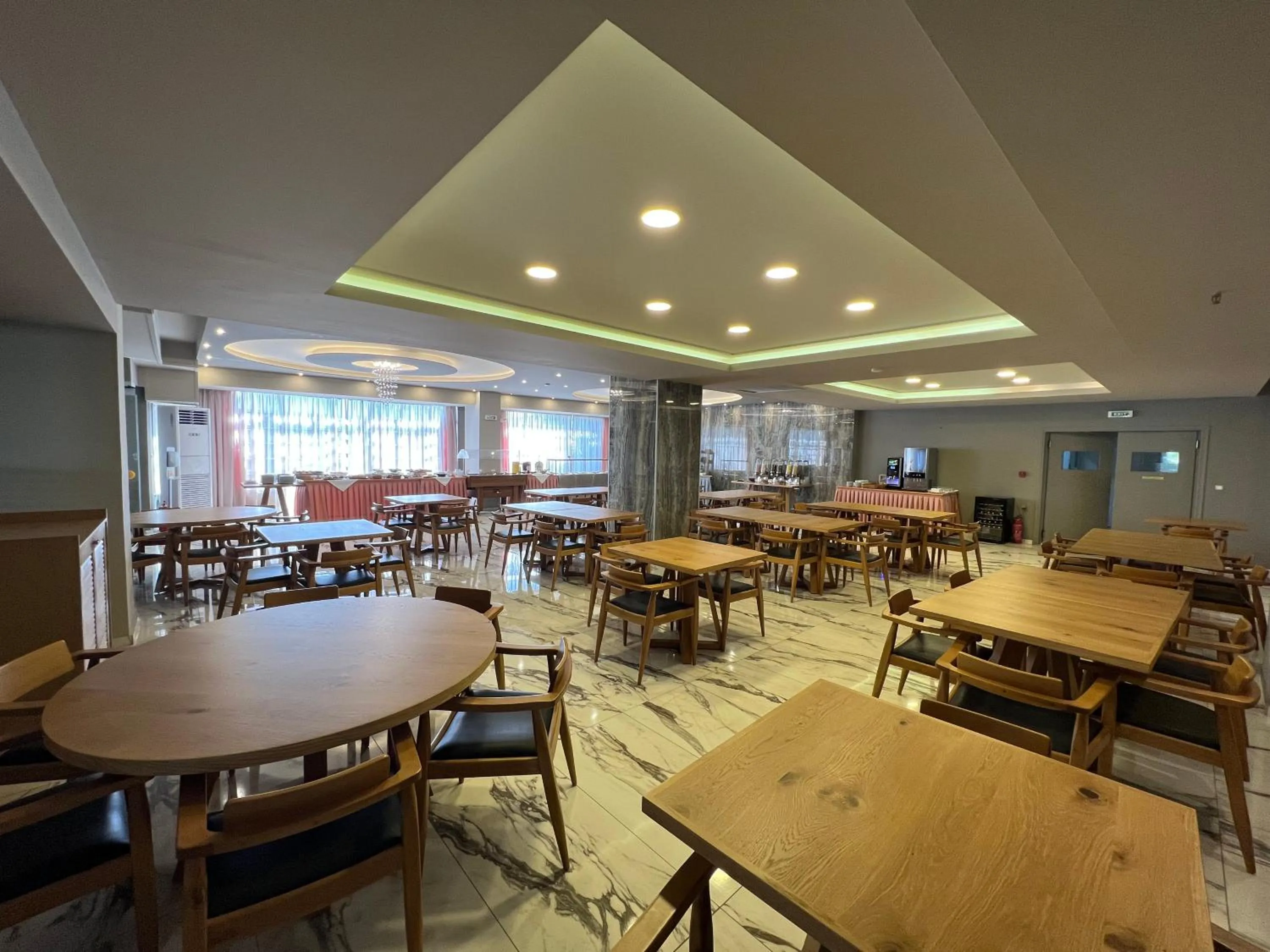 Restaurant/places to eat in Vanisko Hotel