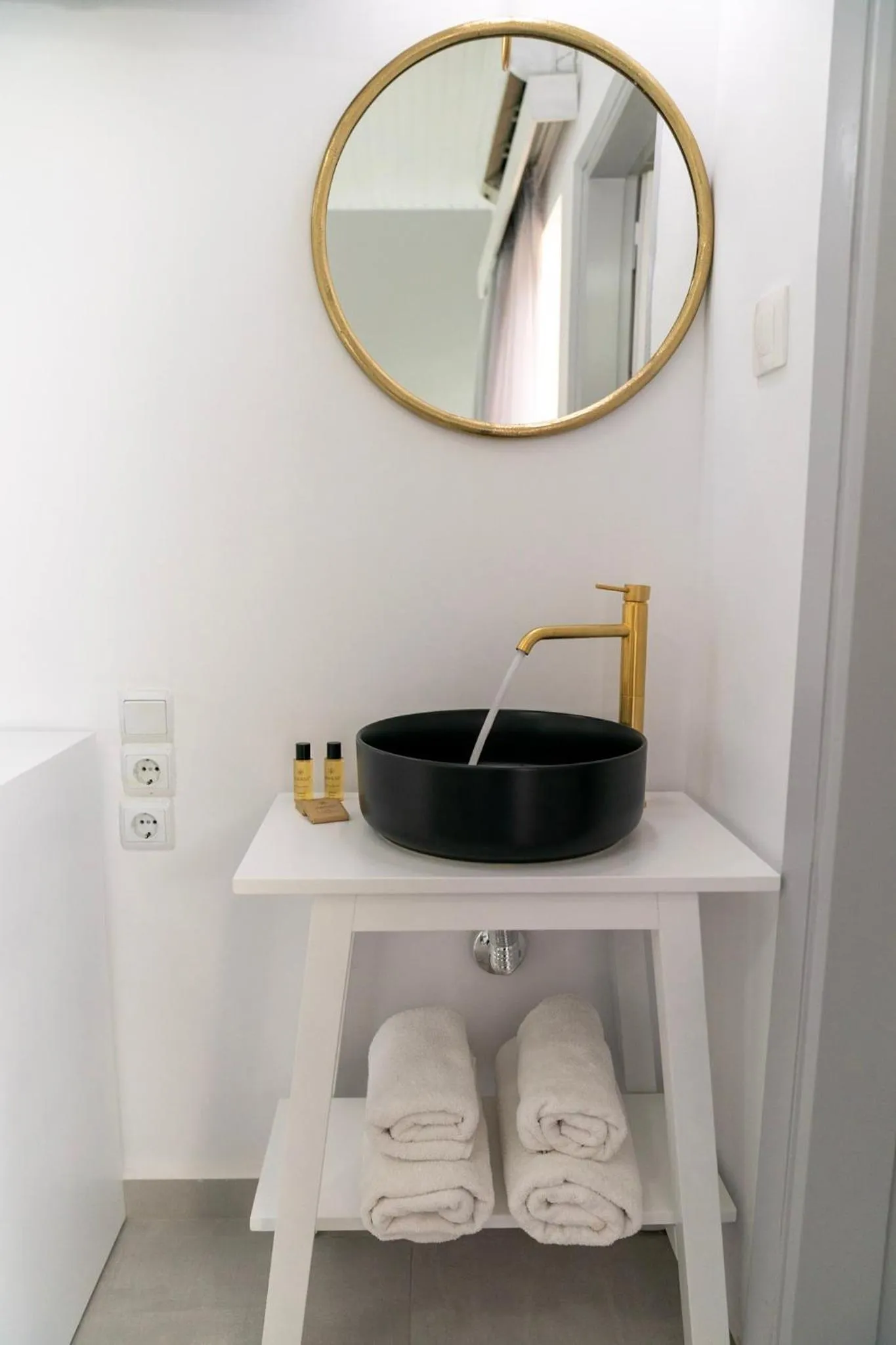 Bathroom in Roxani Hotel