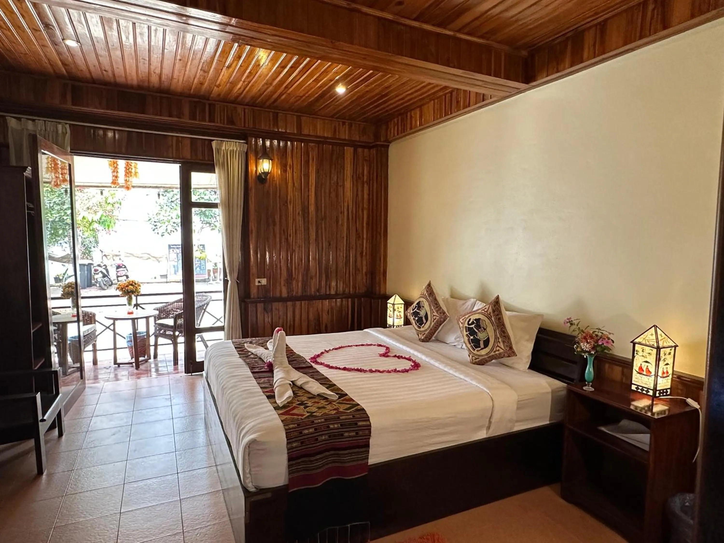 Bed in Villa Alounsavath Mekong Riverside