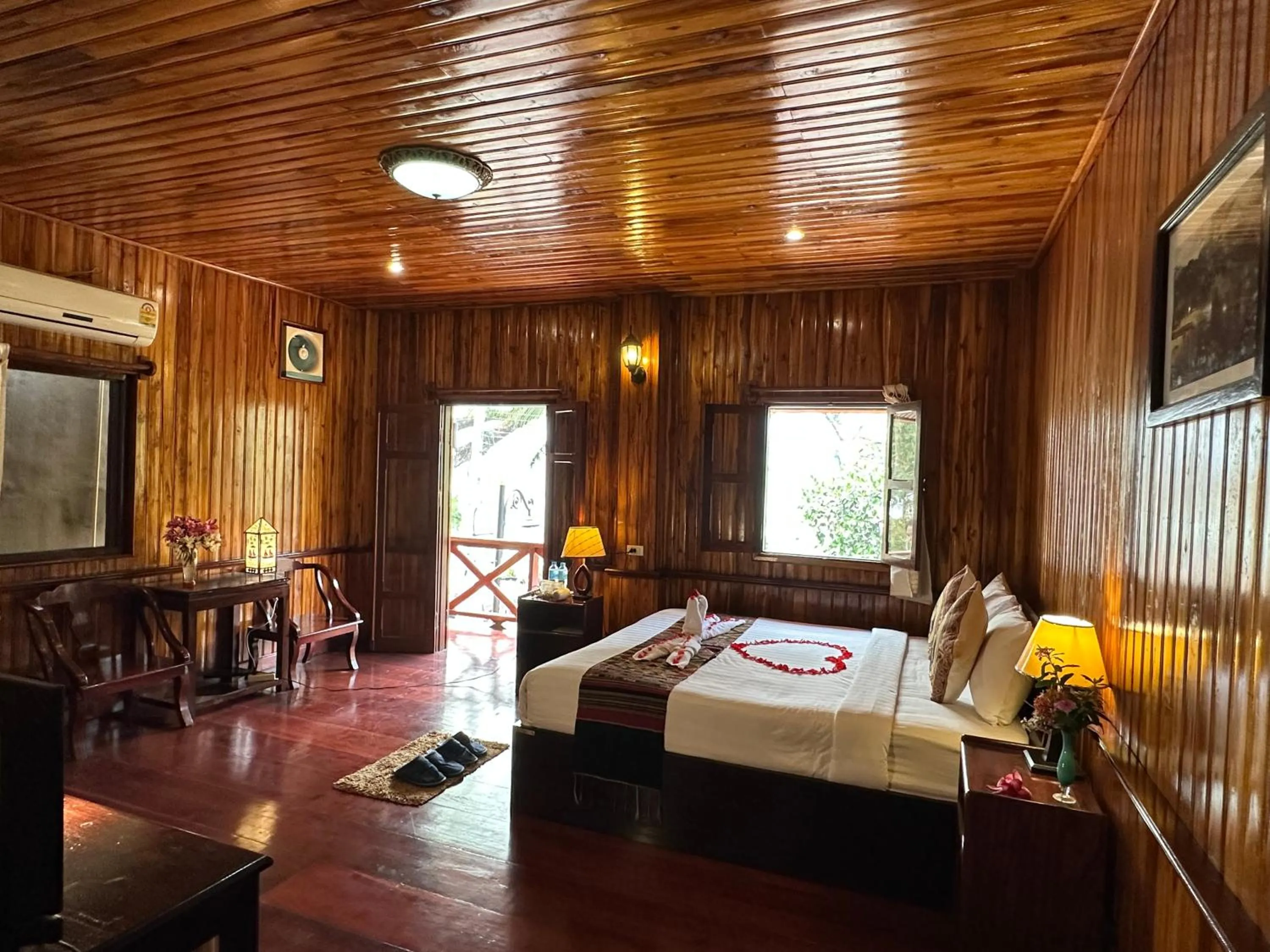 Bed in Villa Alounsavath Mekong Riverside