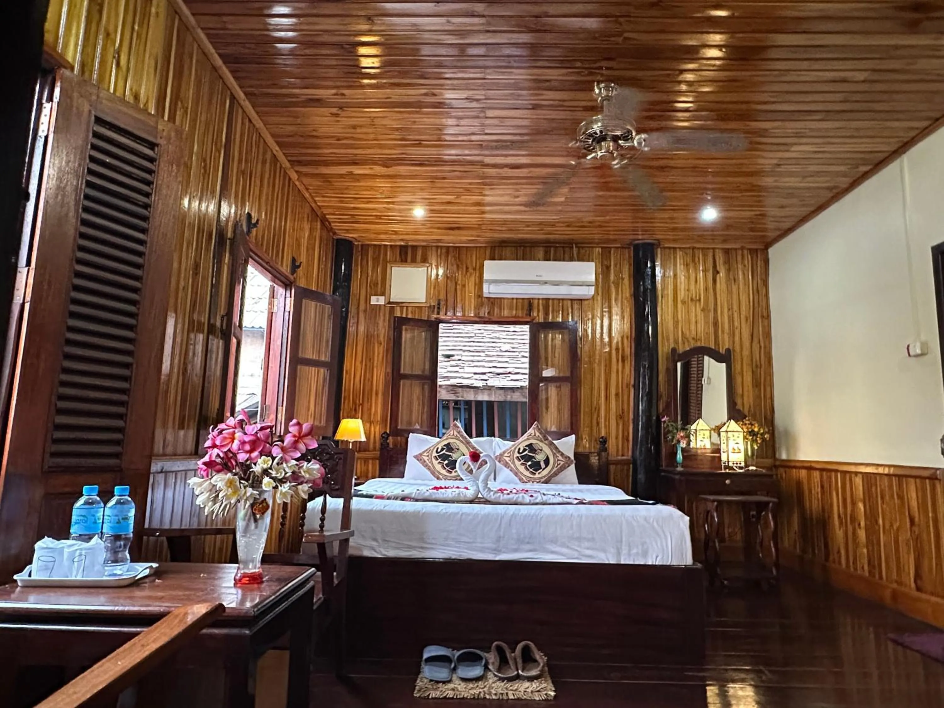 Bed in Villa Alounsavath Mekong Riverside