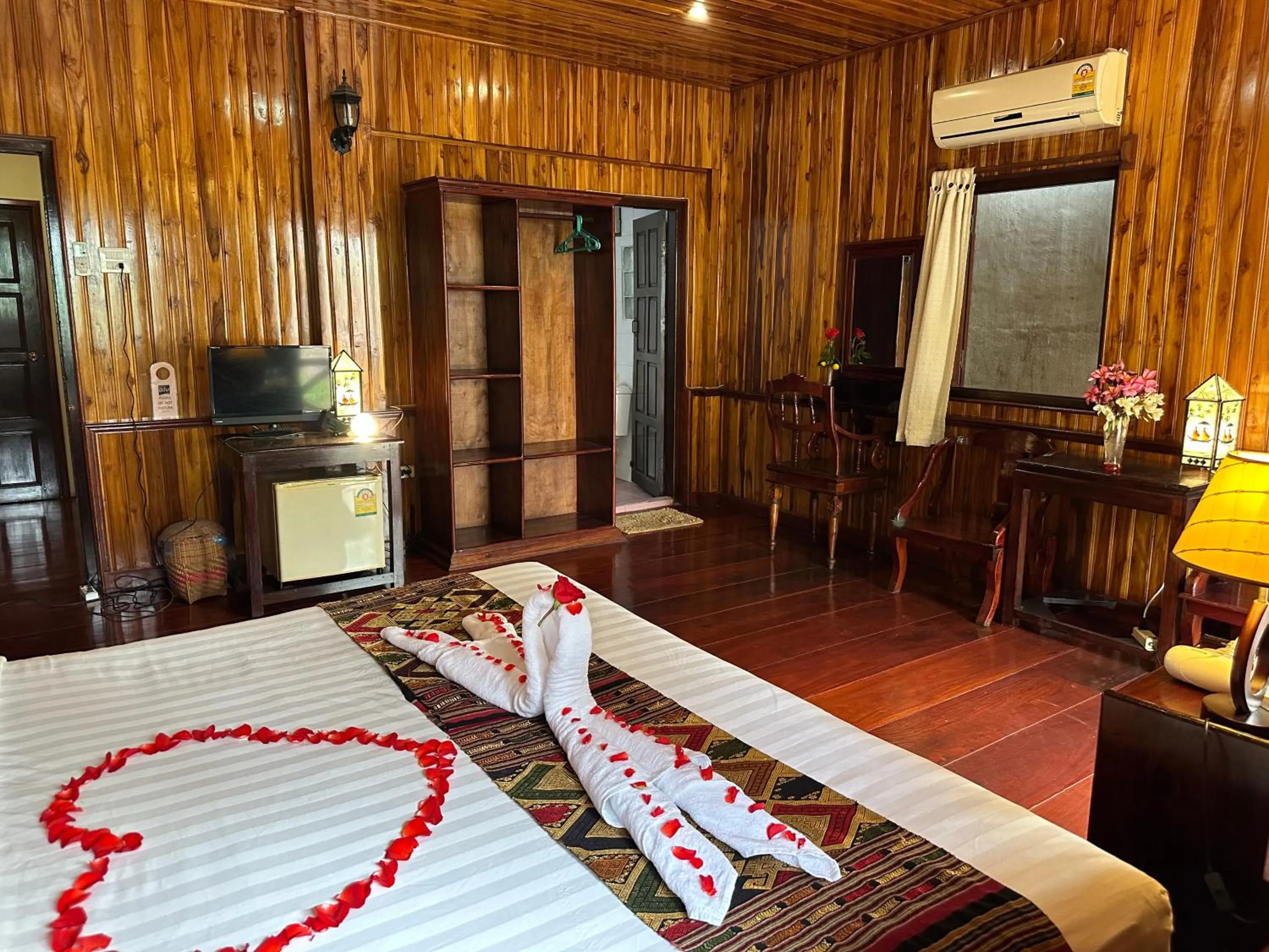 Bed in Villa Alounsavath Mekong Riverside